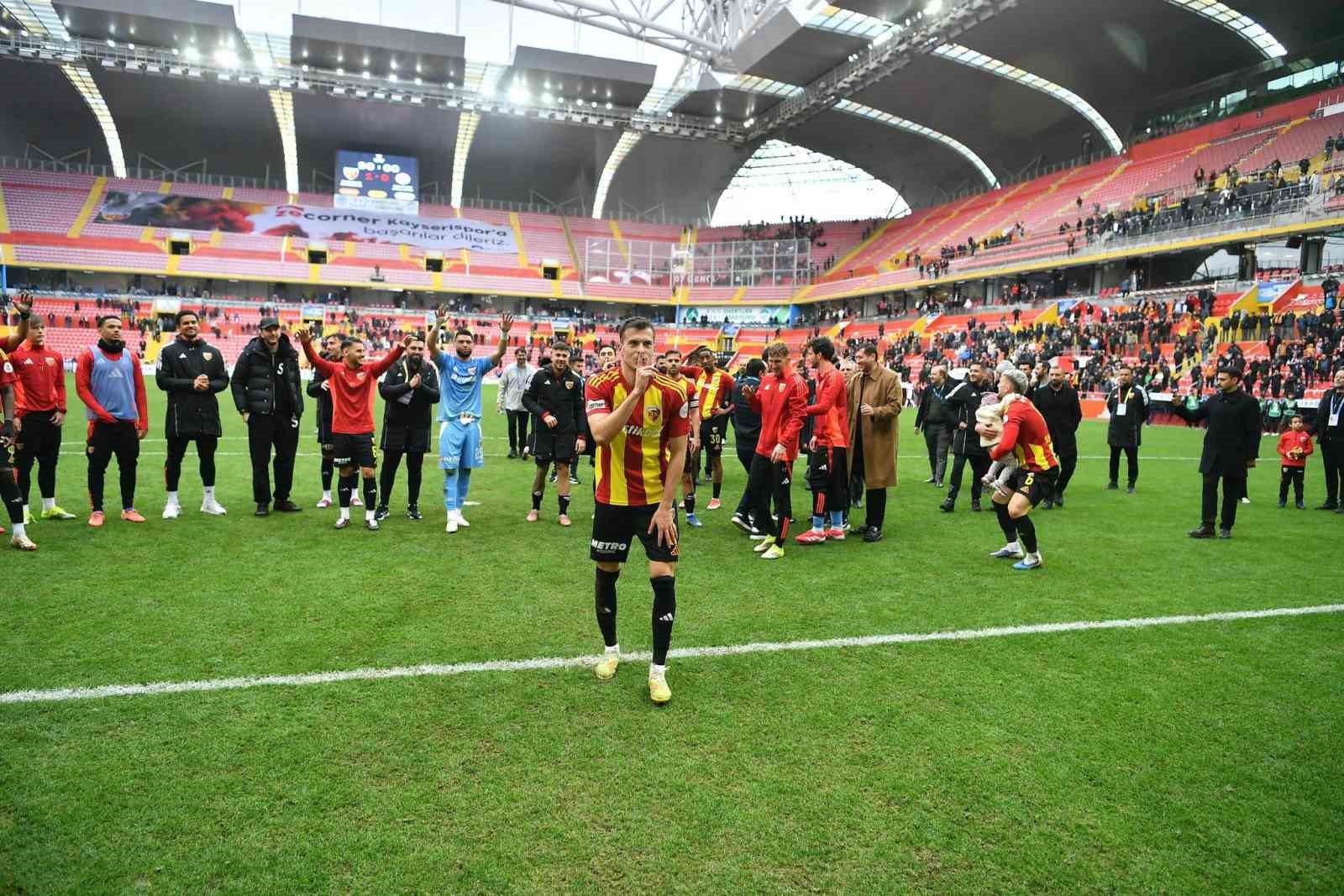 Trendyol Süper Lig: Kayserispor: 1 - Antalyaspor: 0 (Maç sonucu)
Trendyol Süper Lig: Kayserispor: 1 - Antalyaspor: 0 (Maç sonucu)