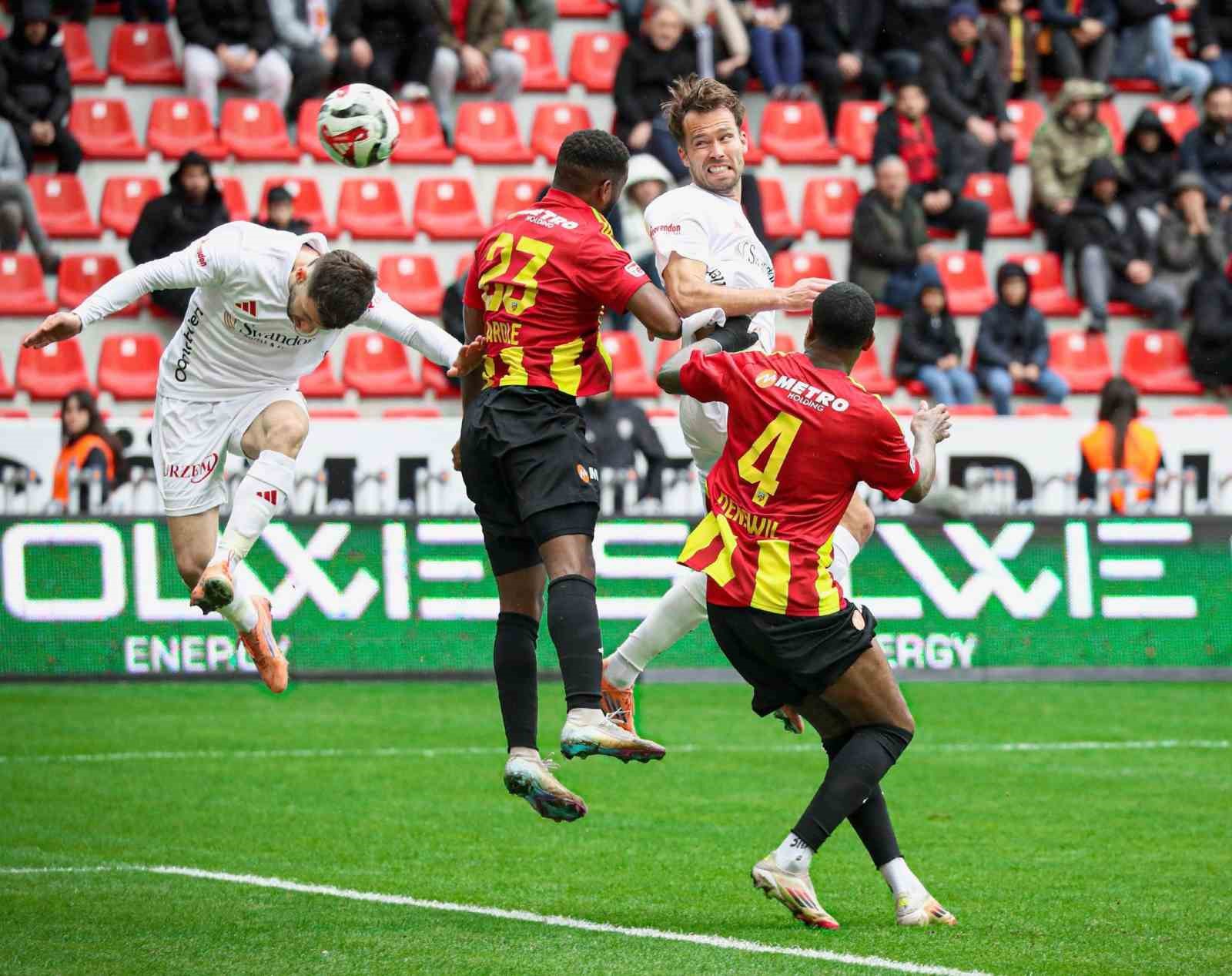 Trendyol Süper Lig: Kayserispor: 1 - Antalyaspor: 0 (Maç sonucu)
Trendyol Süper Lig: Kayserispor: 1 - Antalyaspor: 0 (Maç sonucu)