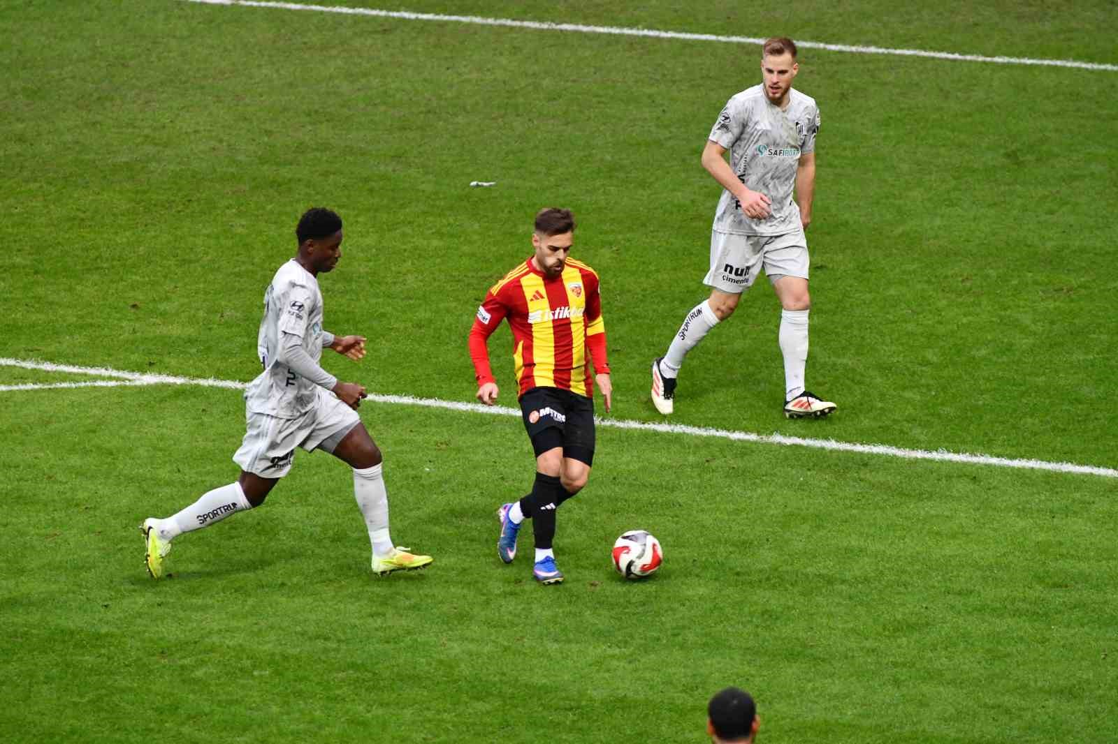 Trendyol Süper Lig: Kayserispor: 1 - Kocaelispor: 2 (Maç sonucu)
