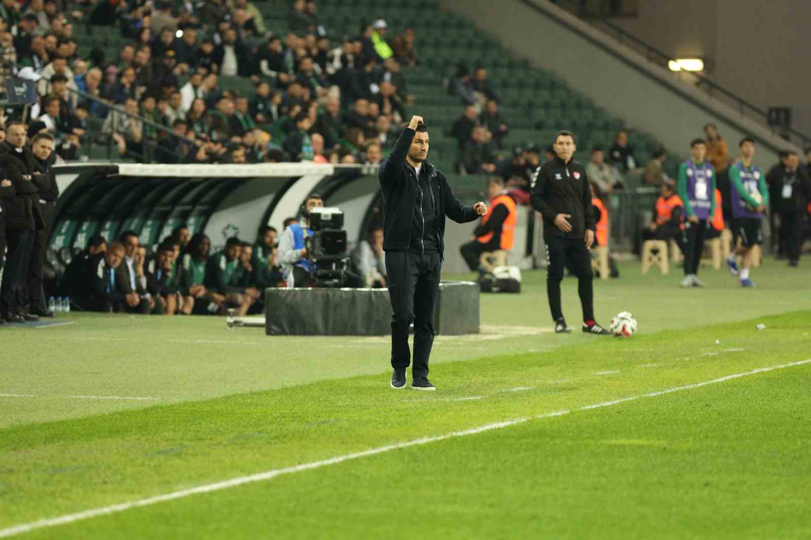 Trendyol Süper Lig: Kocaelispor: 0 - Başakşehir: 0 (İlk yarı)
Trendyol Süper Lig: Kocaelispor: 0 - Başakşehir: 0 (İlk yarı)