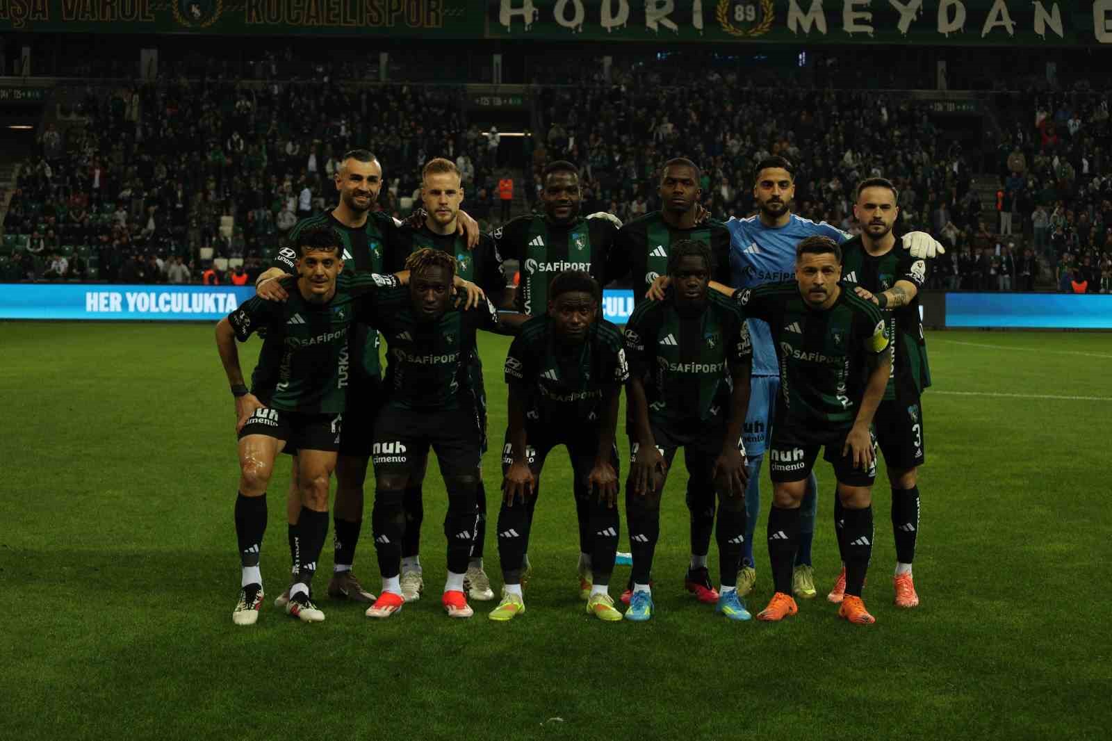 Trendyol Süper Lig: Kocaelispor: 0 - Başakşehir: 0 (Maç devam ediyor)

