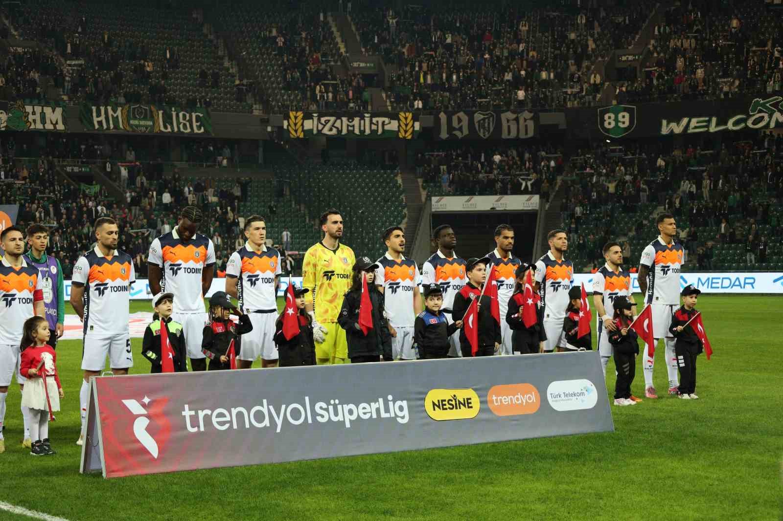 Trendyol Süper Lig: Kocaelispor: 0 - Başakşehir: 0 (Maç devam ediyor)
