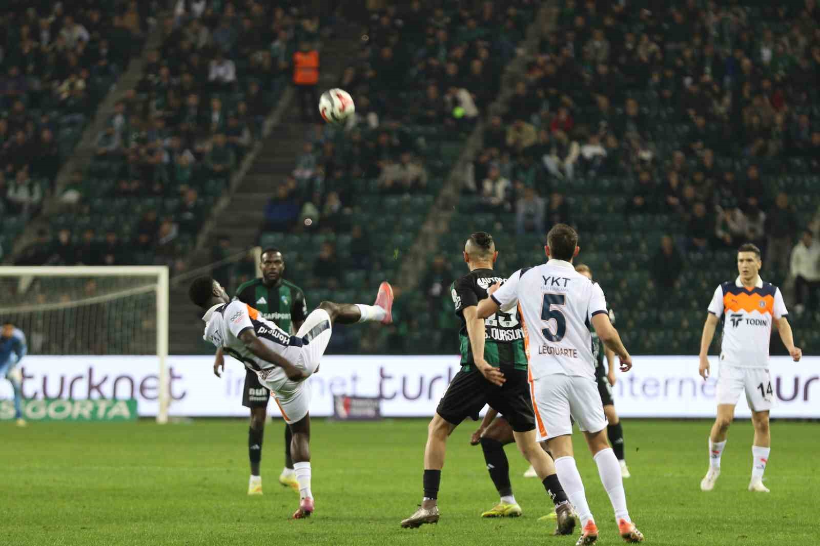 Trendyol Süper Lig: Kocaelispor: 0 - Başakşehir: 0 (Maç Sonucu)
