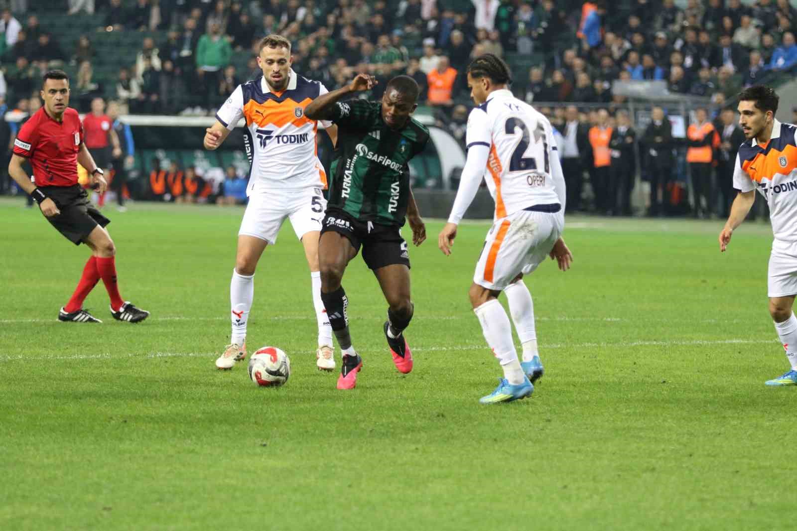 Trendyol Süper Lig: Kocaelispor: 0 - Başakşehir: 0 (Maç Sonucu)
