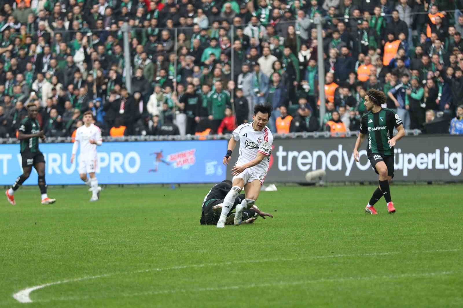 Trendyol Süper Lig: Kocaelispor: 0 - Beşiktaş: 0 (İlk yarı)
