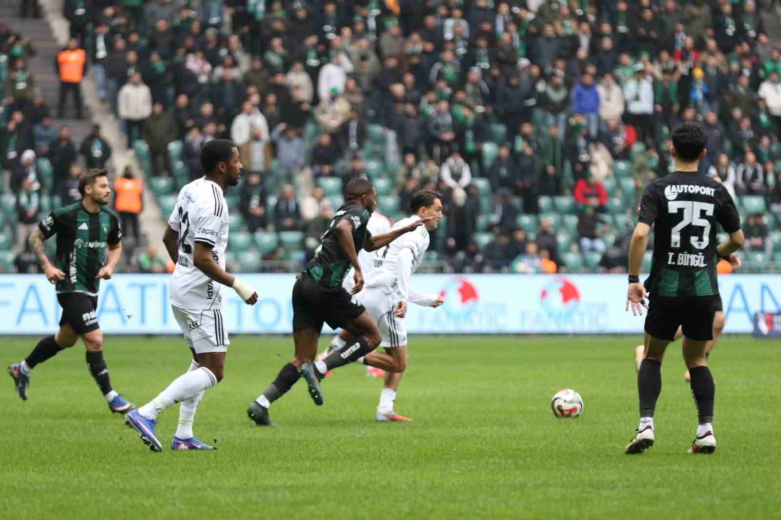 Trendyol Süper Lig: Kocaelispor: 0 - Beşiktaş: 0 (Maç devam ediyor)
