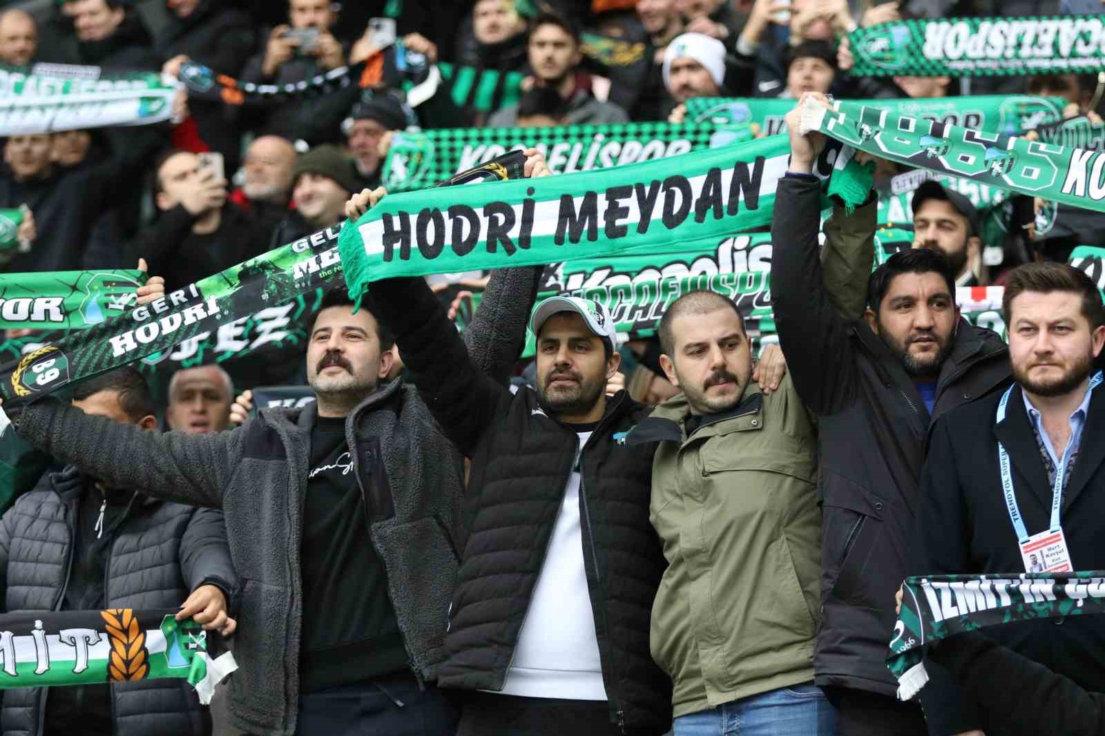 Trendyol Süper Lig: Kocaelispor: 0 - Beşiktaş: 0 (Maç devam ediyor)
