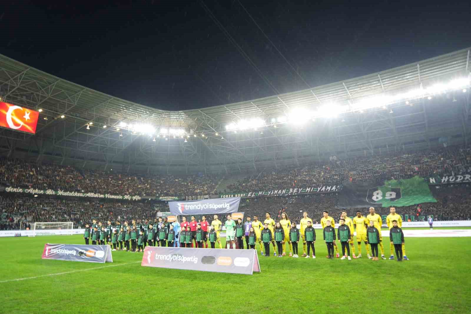 Trendyol Süper Lig: Kocaelispor: 0 - Fenerbahçe: 0 (Maç devam ediyor)
