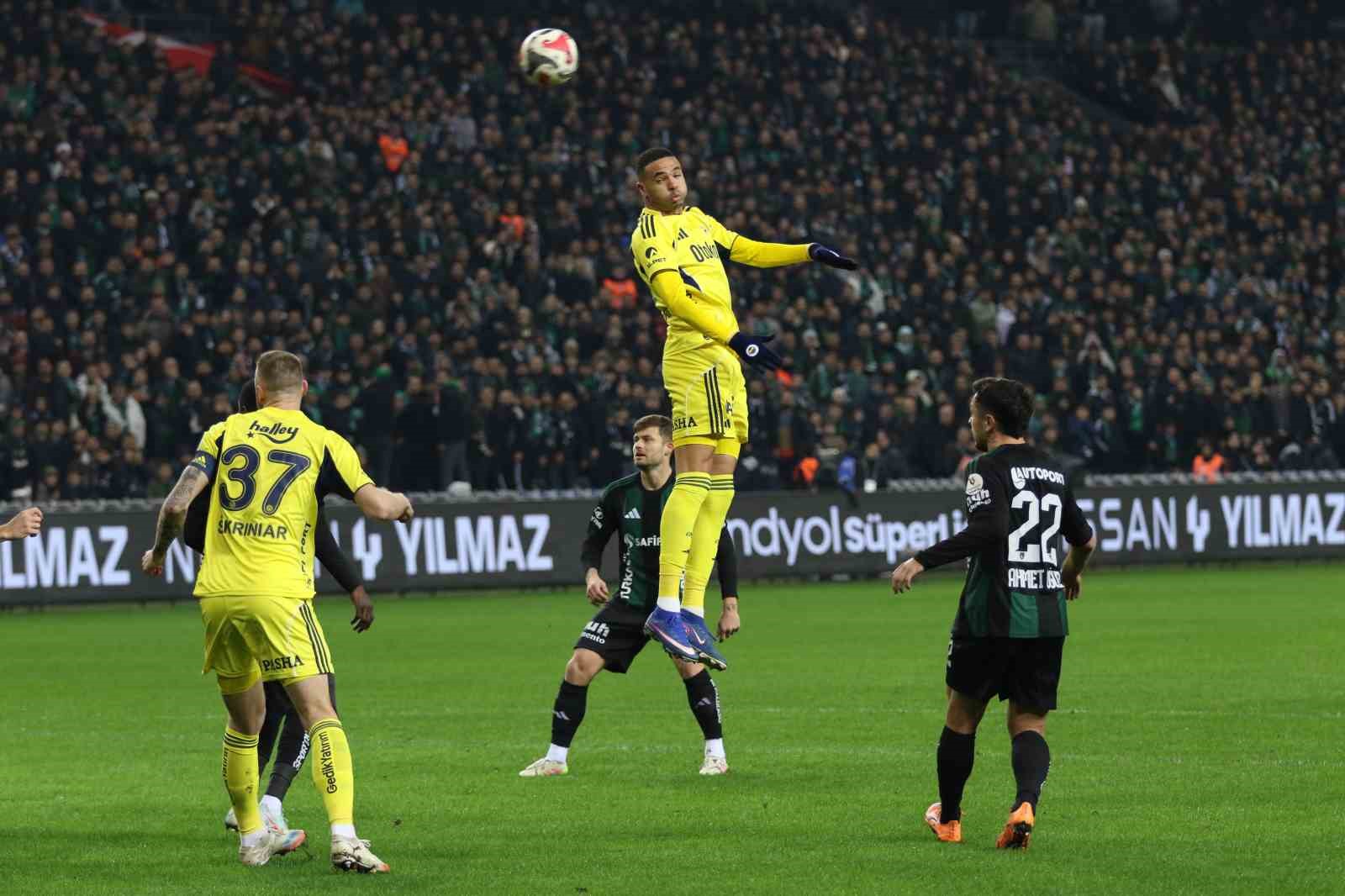 Trendyol Süper Lig: Kocaelispor: 0 - Fenerbahçe: 0 (Maç devam ediyor)
