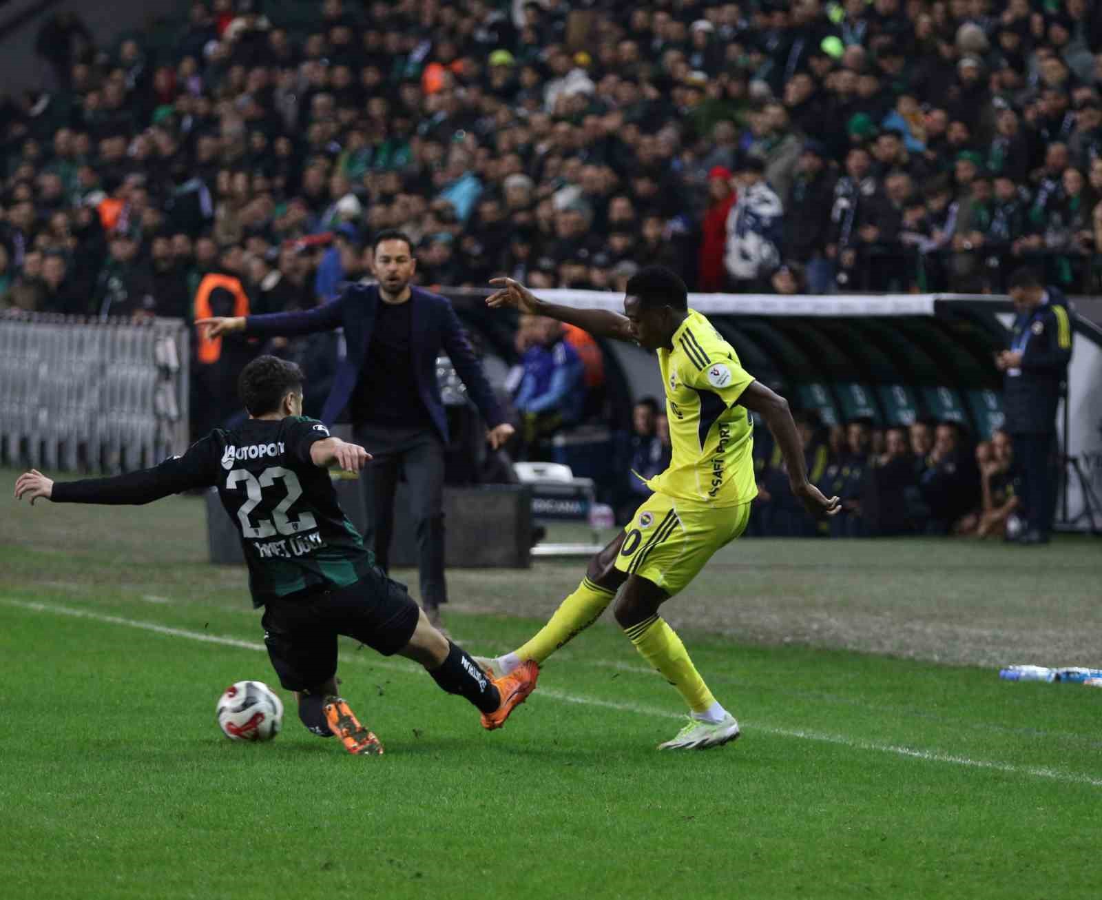 Trendyol Süper Lig: Kocaelispor: 0 - Fenerbahçe: 0 (Maç devam ediyor)
