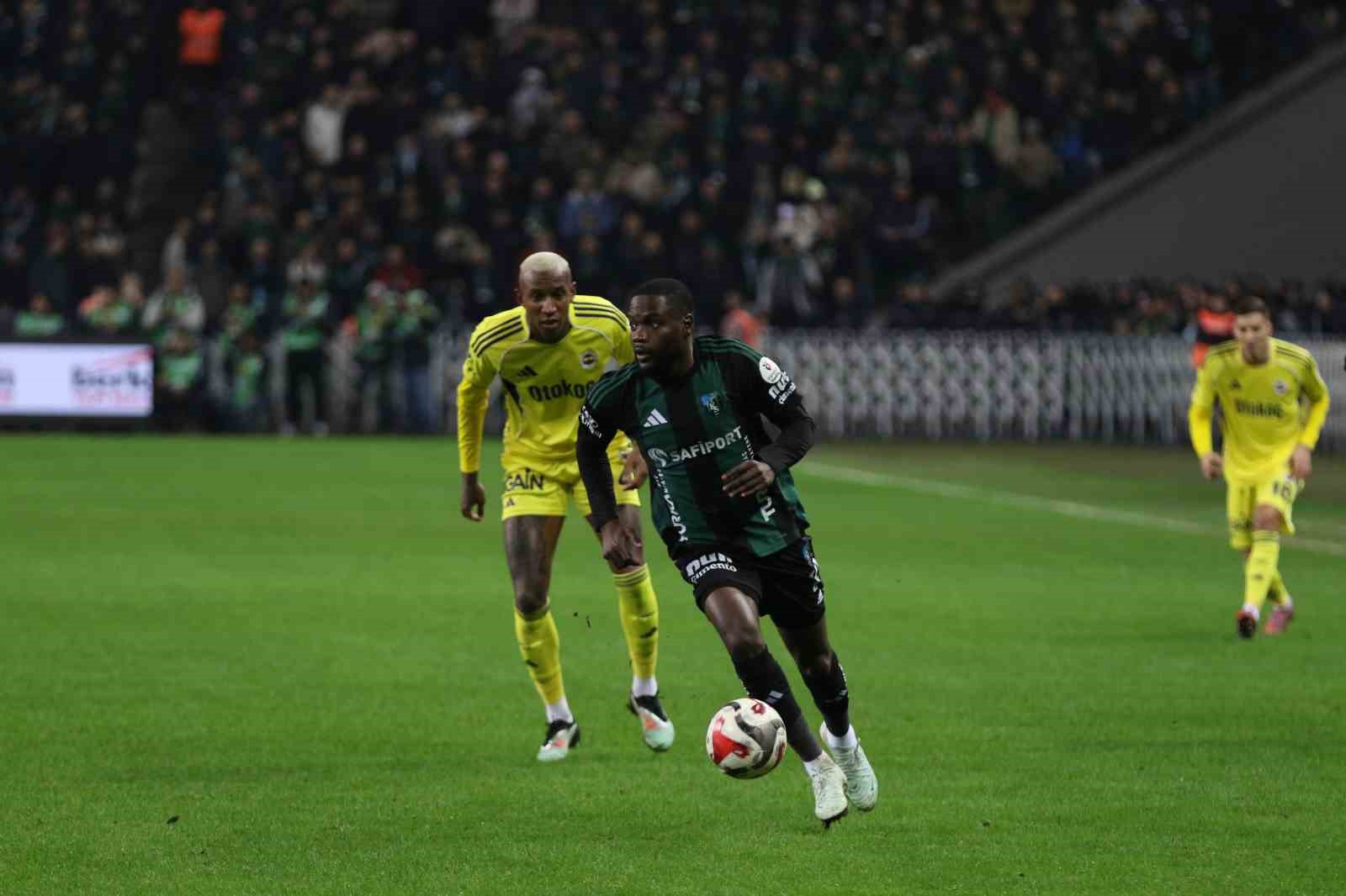 Trendyol Süper Lig: Kocaelispor: 0 - Fenerbahçe: 0 (Maç devam ediyor)
