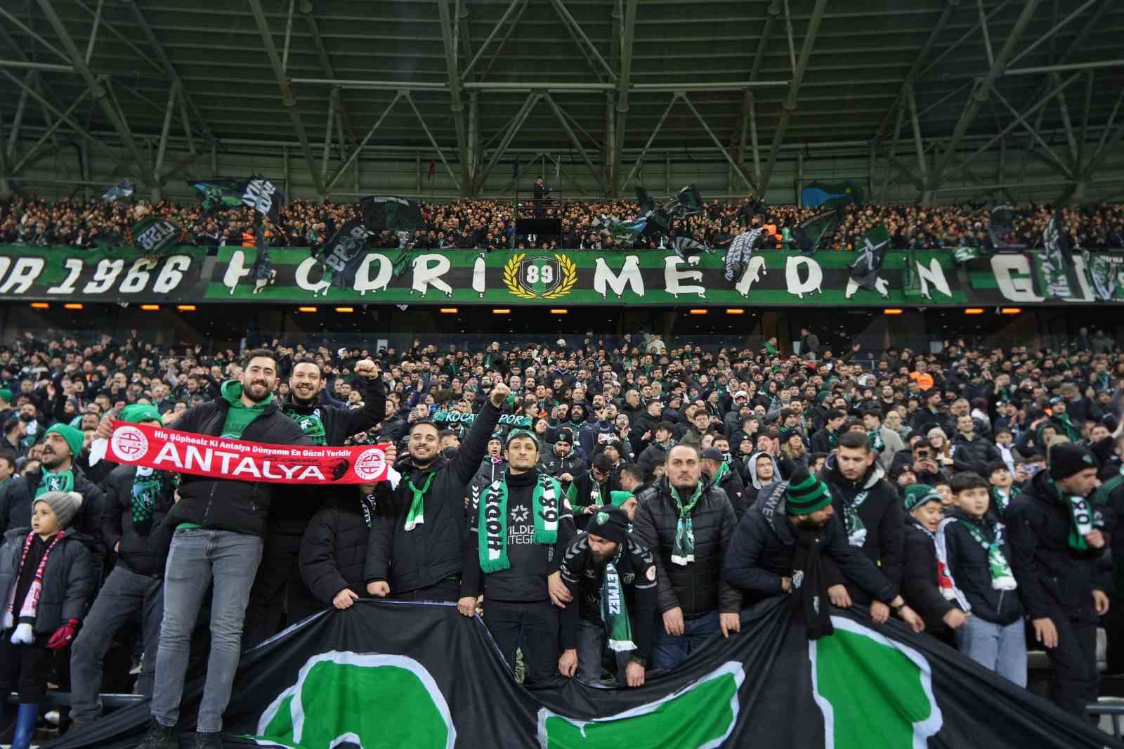 Trendyol Süper Lig: Kocaelispor: 0 - Fenerbahçe: 0 (Maç devam ediyor)
