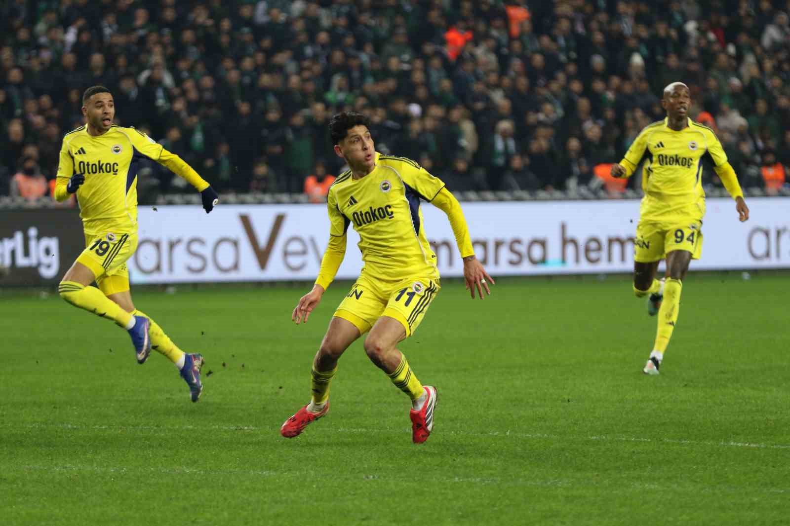 Trendyol Süper Lig: Kocaelispor: 0 - Fenerbahçe: 1 (İlk yarı)
