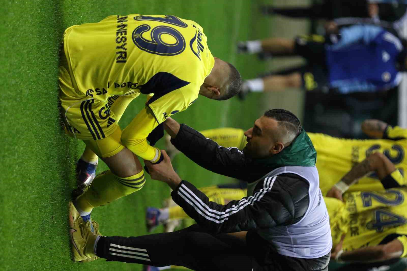 Trendyol Süper Lig: Kocaelispor: 0 - Fenerbahçe: 1 (İlk yarı)
