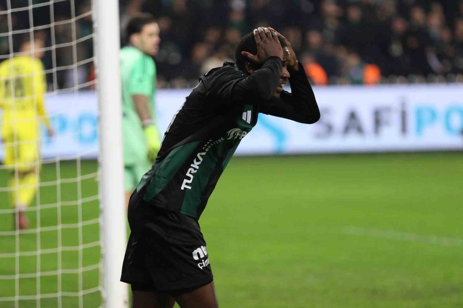 Trendyol Süper Lig: Kocaelispor: 0 - Fenerbahçe: 2 (Maç sonucu)
