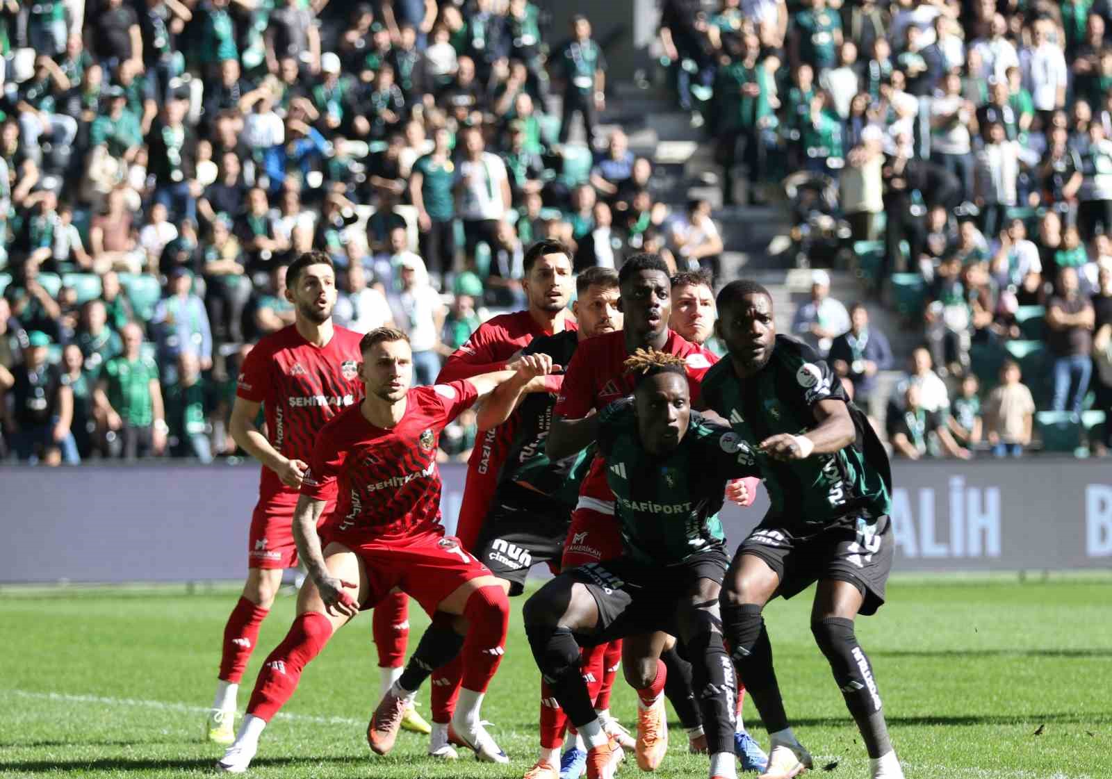 Trendyol Süper Lig: Kocaelispor: 0 - Gaziantep FK: 0 (Maç devam ediyor)
