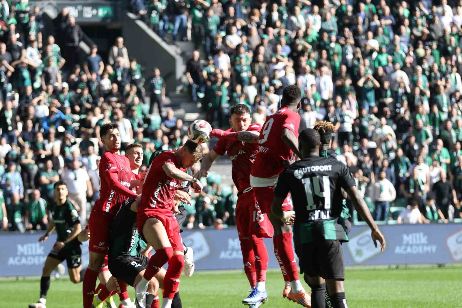Trendyol Süper Lig: Kocaelispor: 0 - Gaziantep FK: 0 (Maç devam ediyor)
