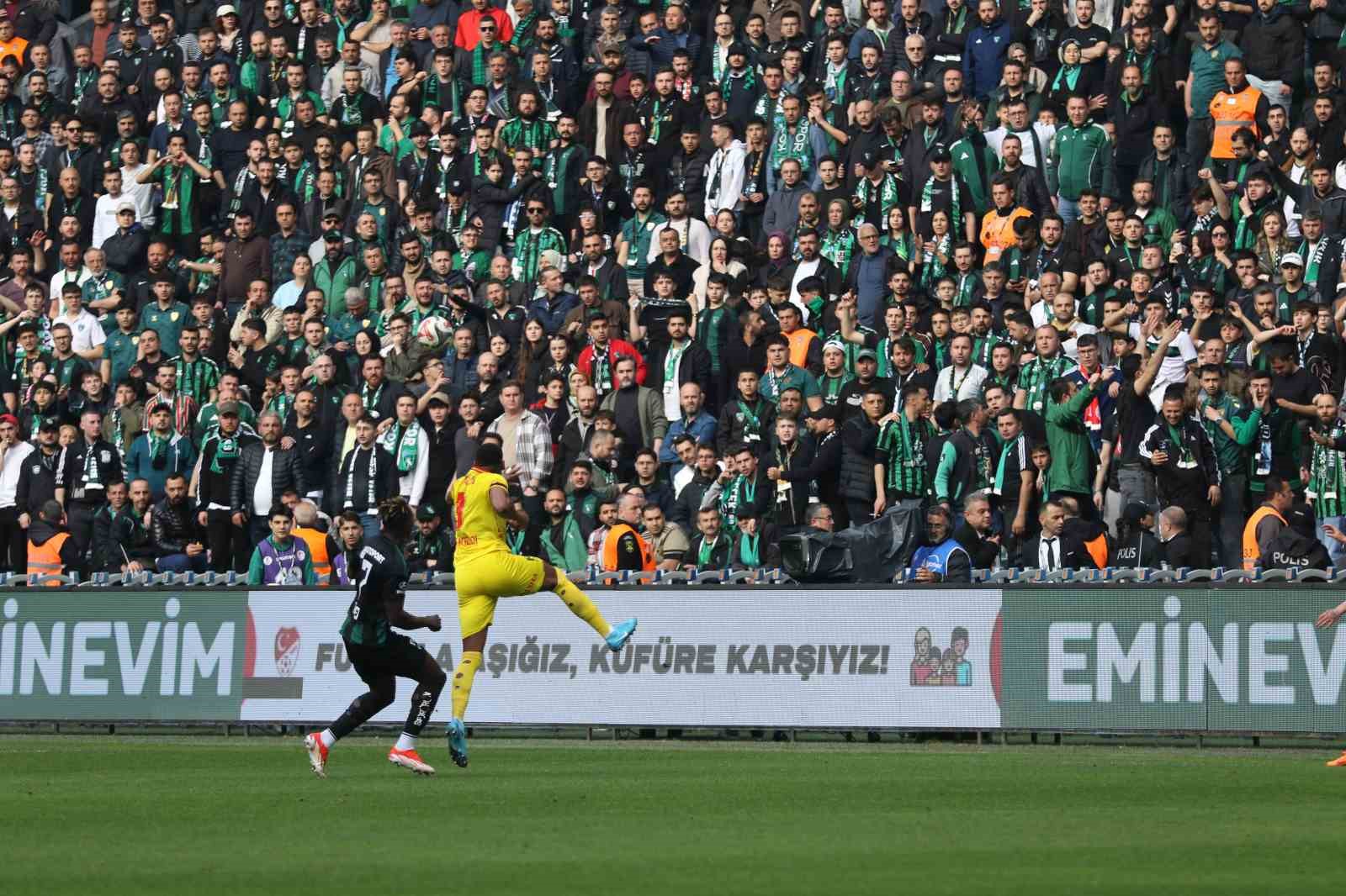 Trendyol Süper Lig: Kocaelispor: 0 - Göztepe: 1 (İlk yarı)
