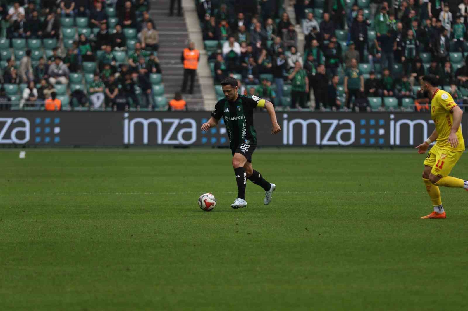 Trendyol Süper Lig: Kocaelispor: 0 - Göztepe: 1 (İlk yarı)
