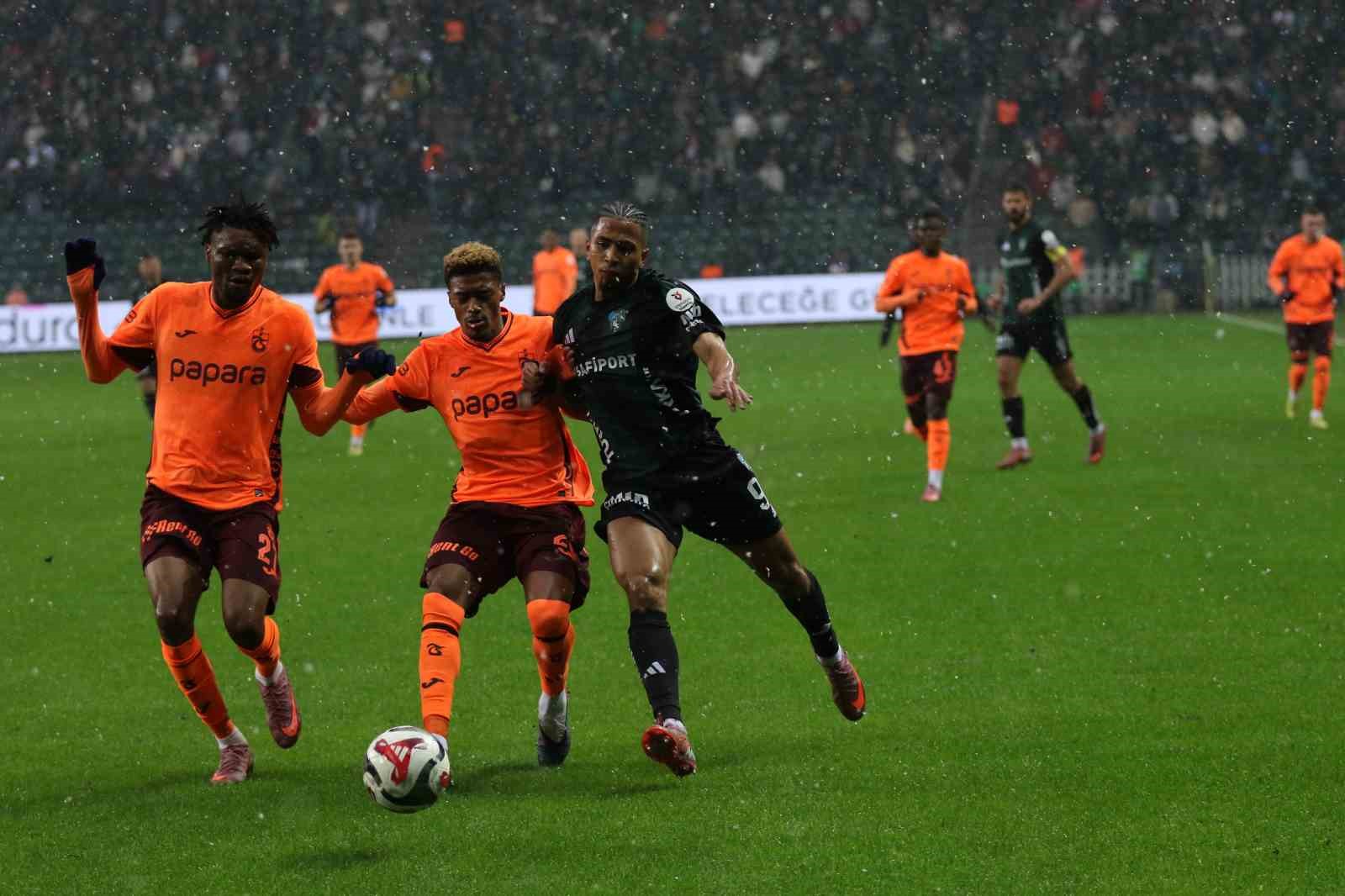 Trendyol Süper Lig: Kocaelispor: 0 - Trabzonspor: 0 (Maç devam ediyor)
