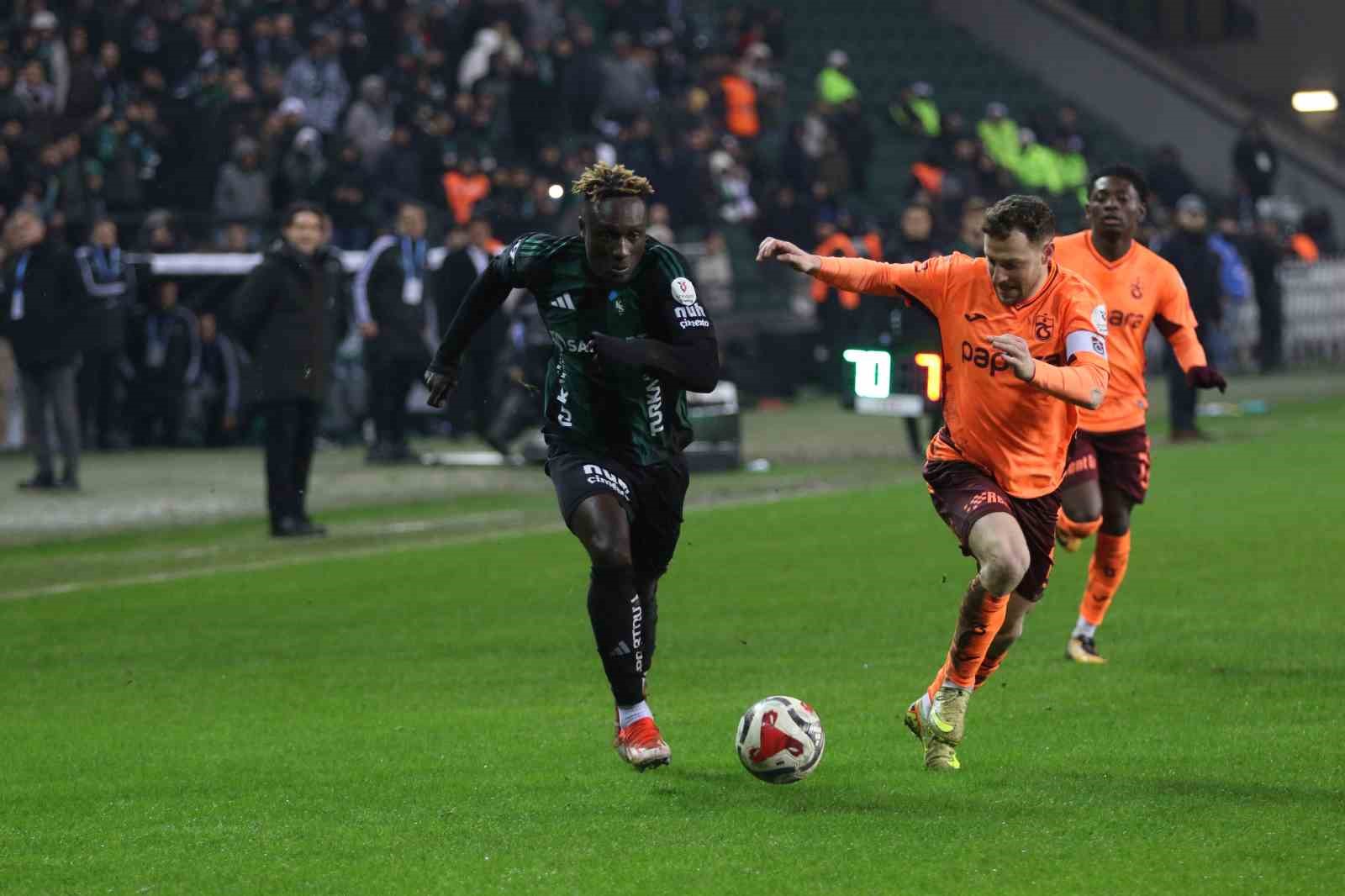 Trendyol Süper Lig: Kocaelispor: 1 - Trabzonspor: 2 (Maç sonucu)
