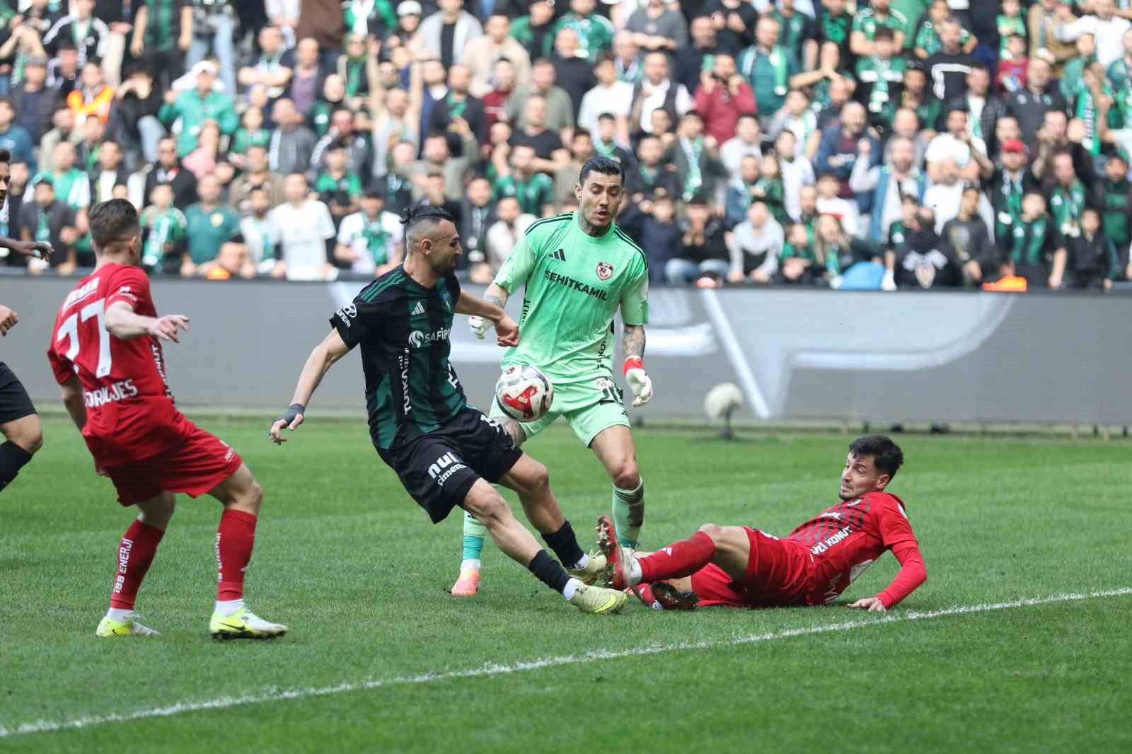 Trendyol Süper Lig: Kocaelispor: 3 - Gaziantep FK: 0 (Maç sonucu)
