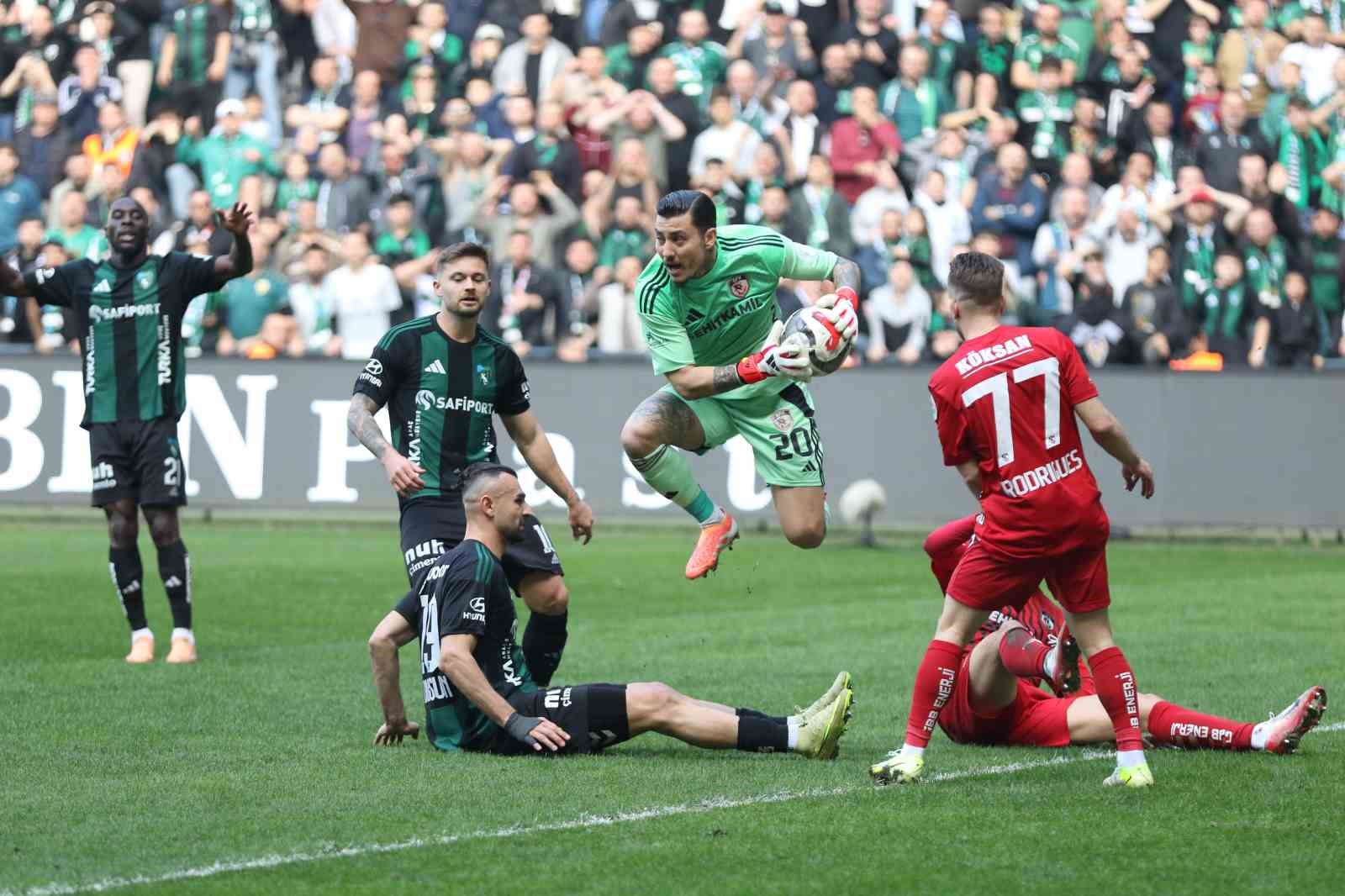 Trendyol Süper Lig: Kocaelispor: 3 - Gaziantep FK: 0 (Maç sonucu)
