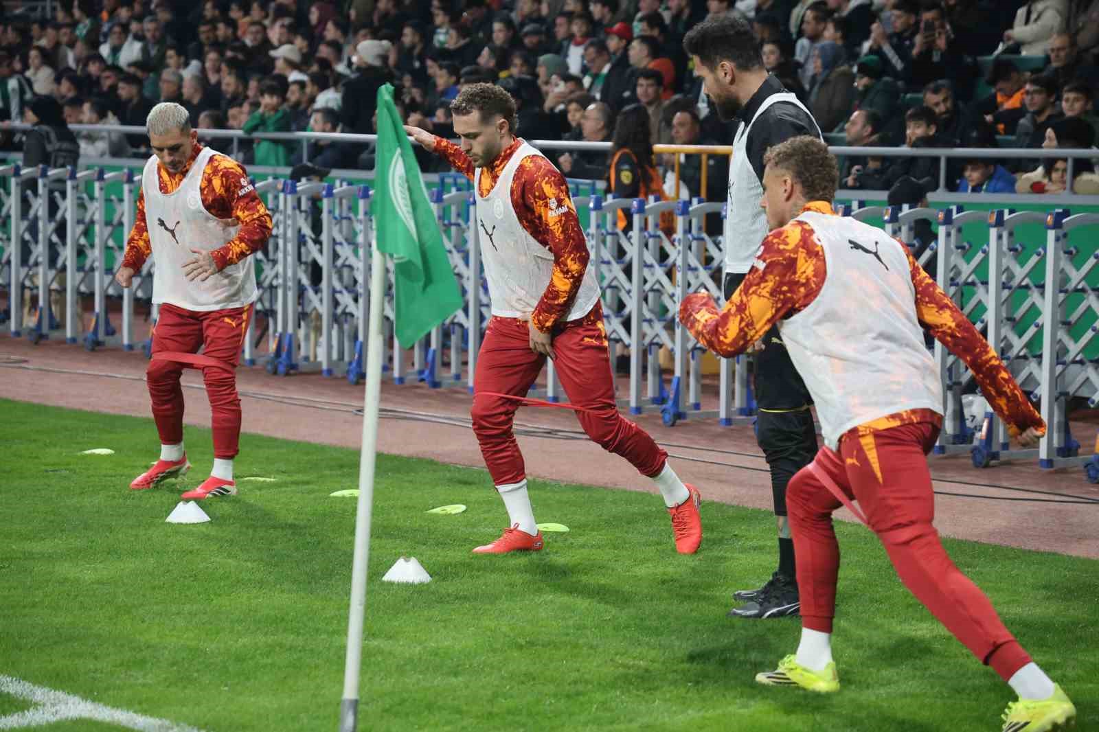 Trendyol Süper Lig: Konyaspor: 0 - Galatasaray: 0 (İlk yarı)
Trendyol Süper Lig: Konyaspor: 0 - Galatasaray: 0 (İlk yarı)