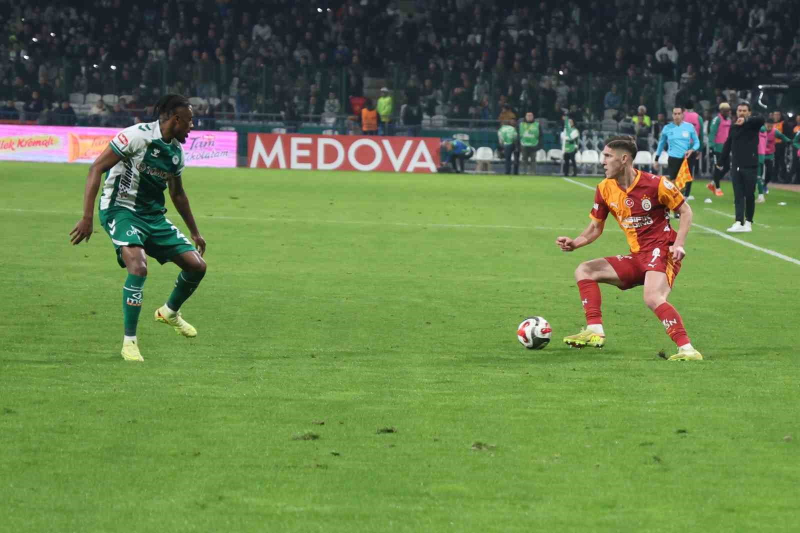 Trendyol Süper Lig: Konyaspor: 0 - Galatasaray: 0 (İlk yarı)
Trendyol Süper Lig: Konyaspor: 0 - Galatasaray: 0 (İlk yarı)