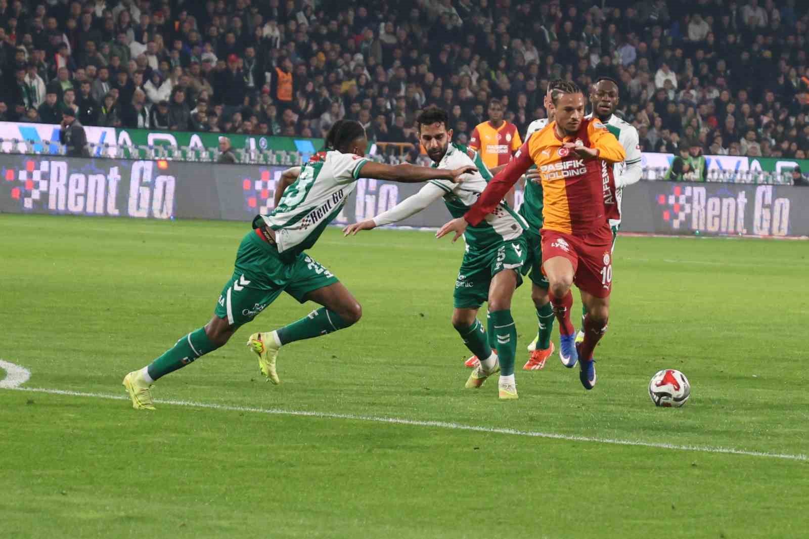 Trendyol Süper Lig: Konyaspor: 0 - Galatasaray: 0 (İlk yarı)
Trendyol Süper Lig: Konyaspor: 0 - Galatasaray: 0 (İlk yarı)