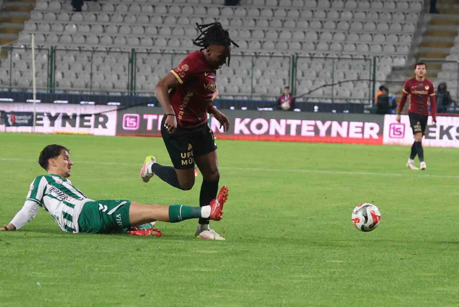 Trendyol Süper Lig: Konyaspor: 0 - Gençlerbirliği: 0 (İlk yarı)
