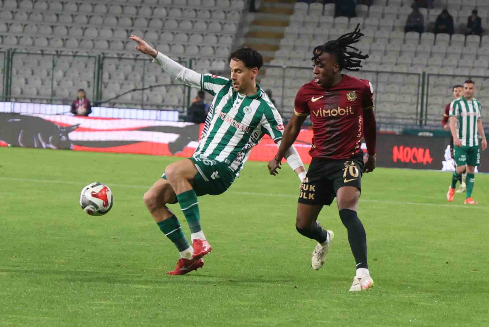 Trendyol Süper Lig: Konyaspor: 0 - Gençlerbirliği: 0 (İlk yarı)
