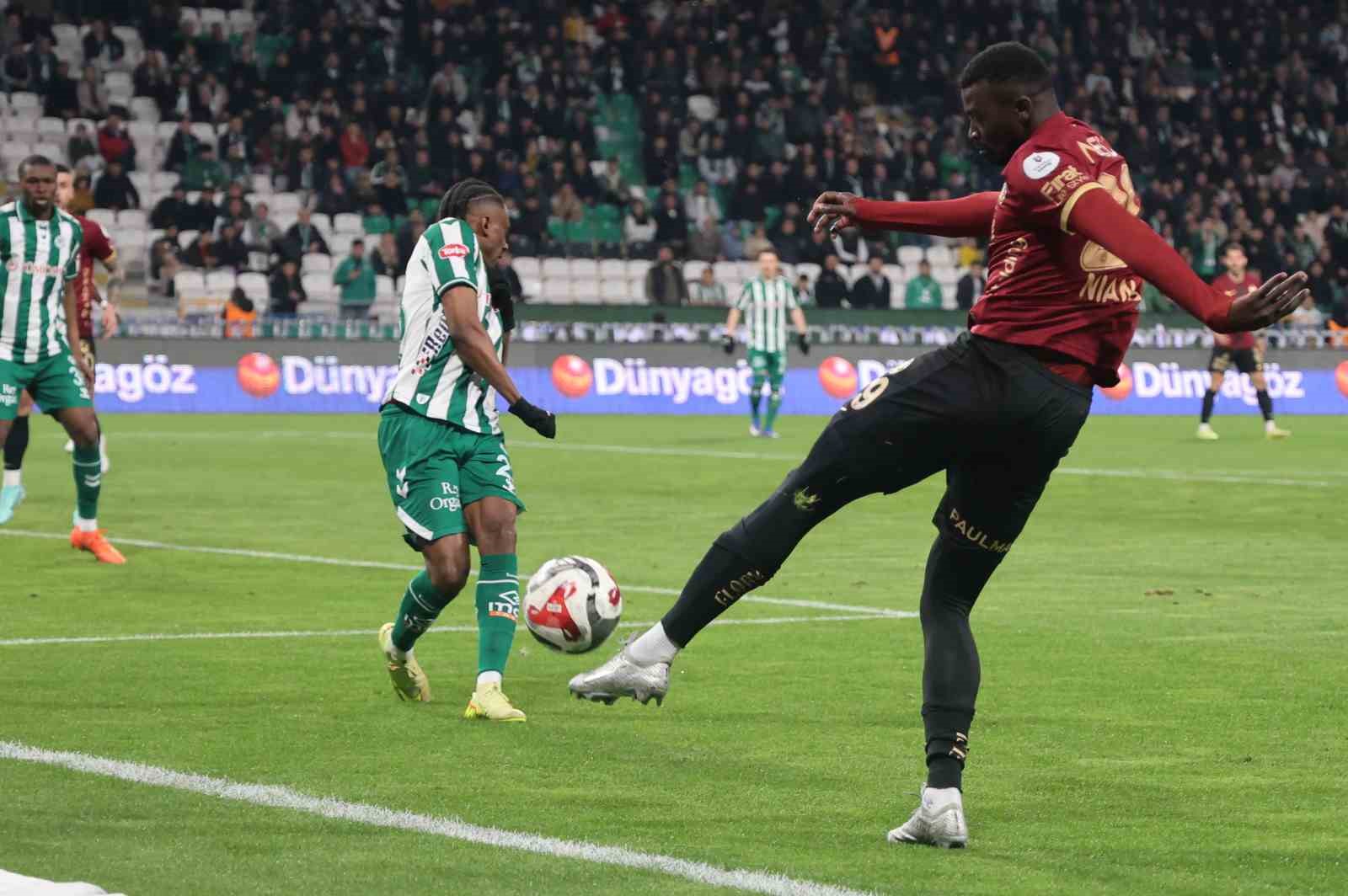 Trendyol Süper Lig: Konyaspor: 0 - Gençlerbirliği: 0 (İlk yarı)
