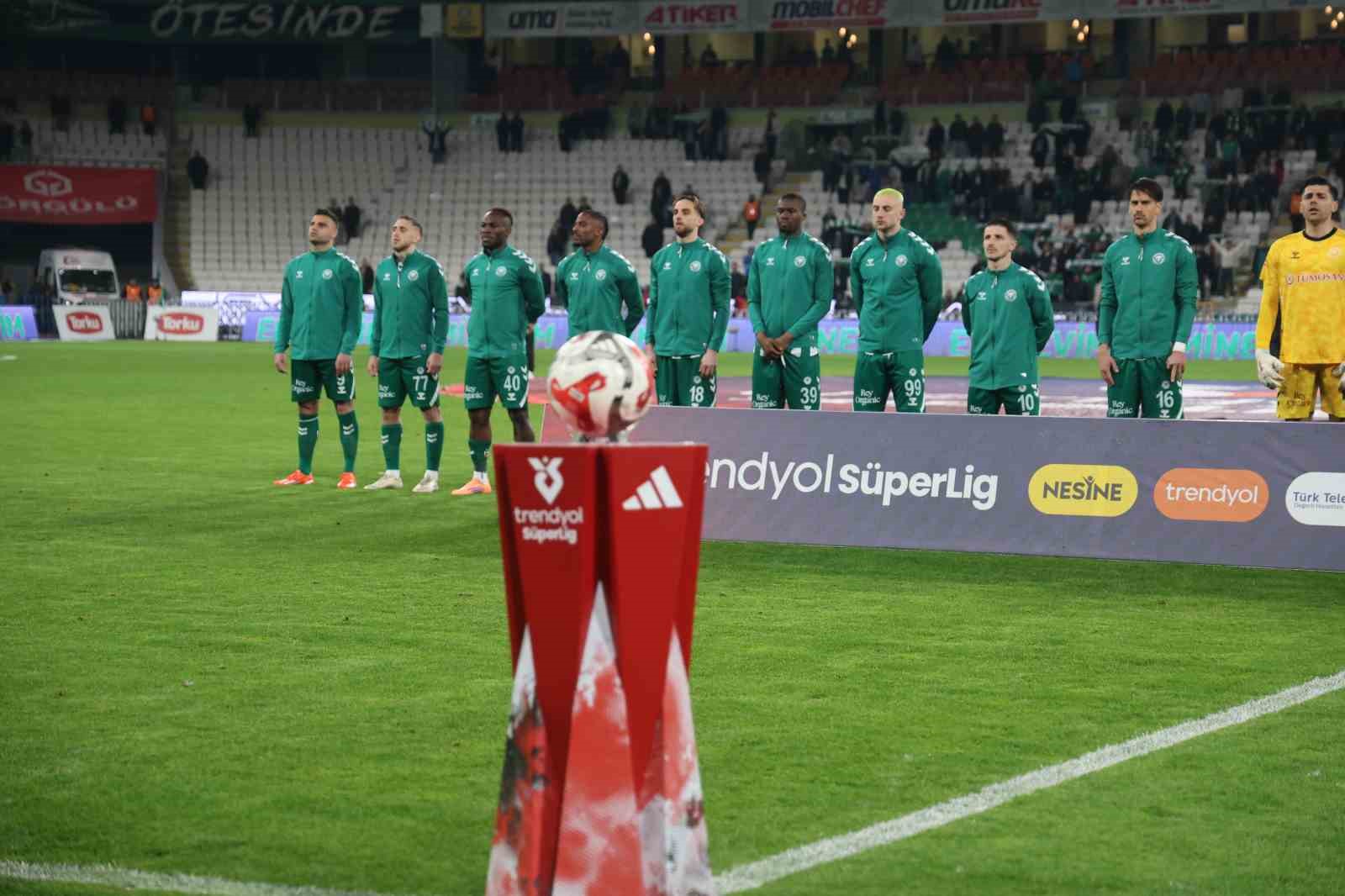 Trendyol Süper Lig: Konyaspor: 0 - Gençlerbirliği: 0 (İlk yarı)
