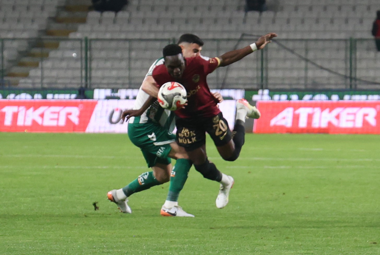 Trendyol Süper Lig: Konyaspor: 0 - Gençlerbirliği: 0 (İlk yarı)
