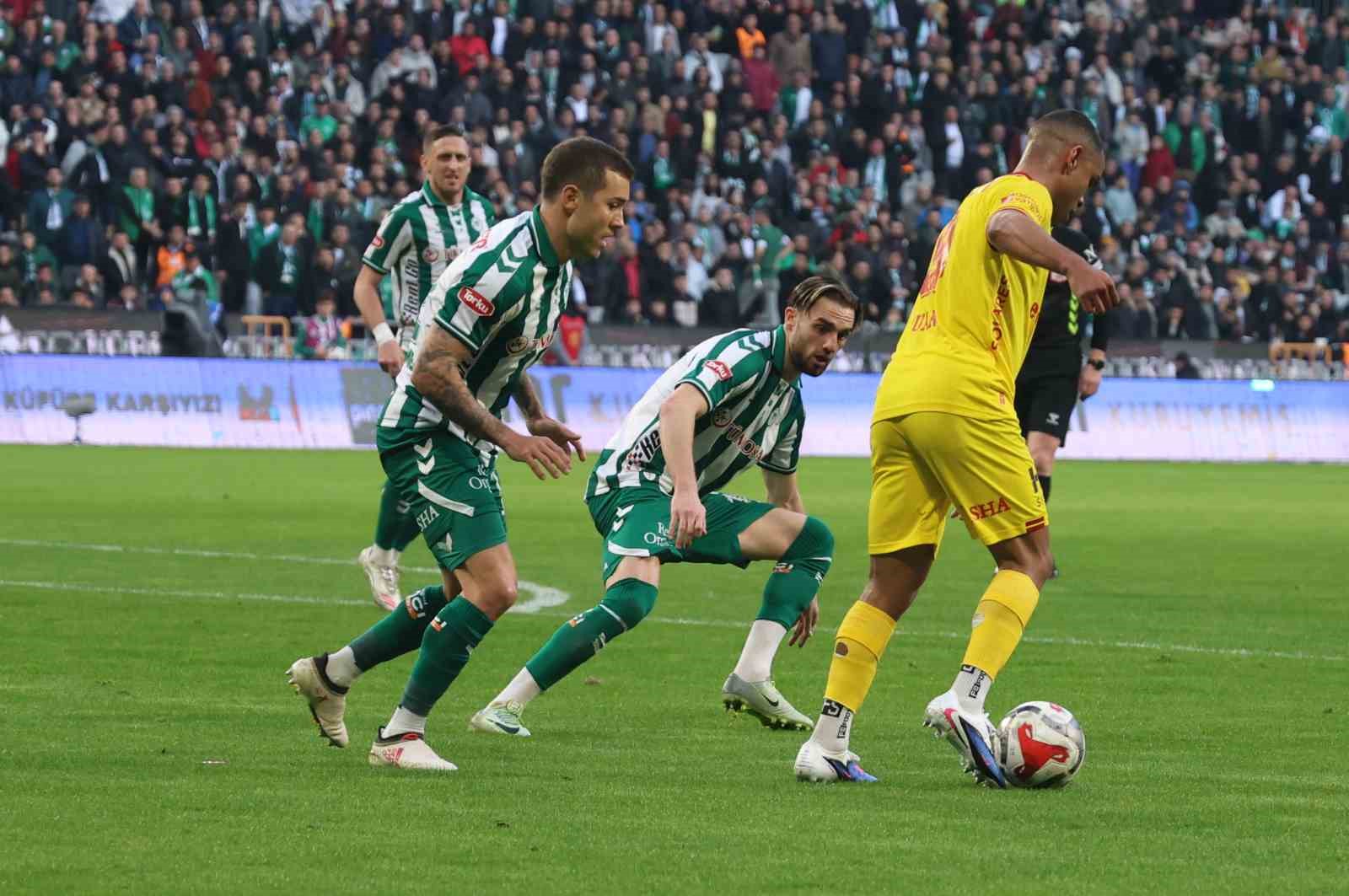 Trendyol Süper Lig: Konyaspor: 0 - Göztepe: 0 (İlk yarı)
