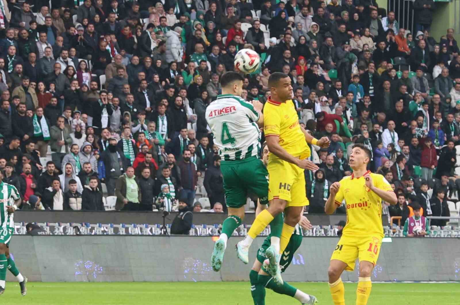 Trendyol Süper Lig: Konyaspor: 0 - Göztepe: 0 (İlk yarı)
