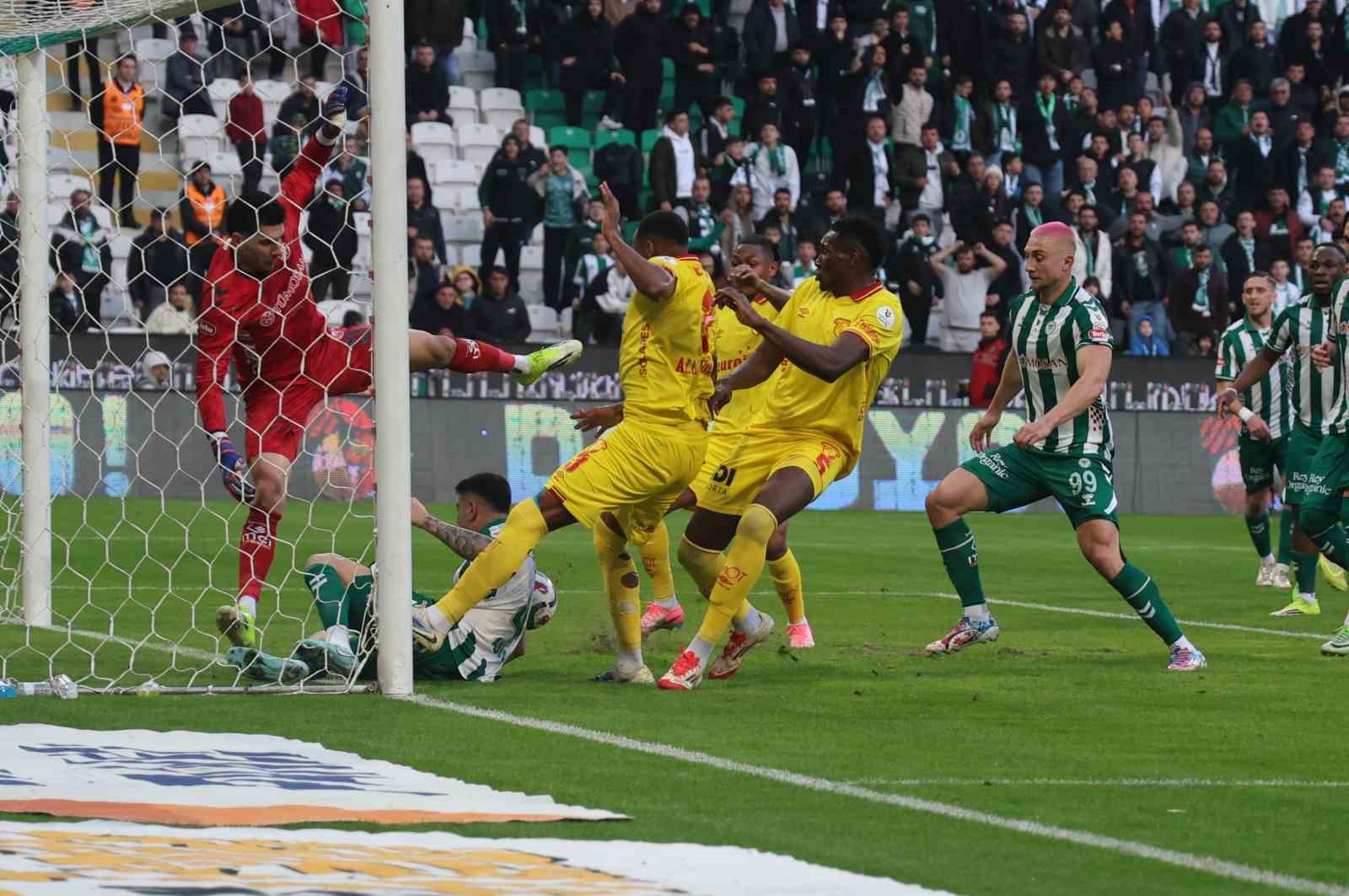 Trendyol Süper Lig: Konyaspor: 0 - Göztepe: 0 (İlk yarı)
