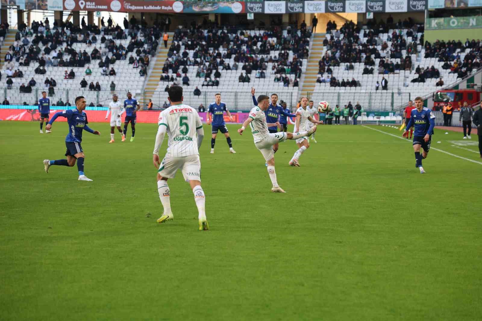 Trendyol Süper Lig: Konyaspor: 1 - Kasımpaşa: 1 (İlk yarı)
