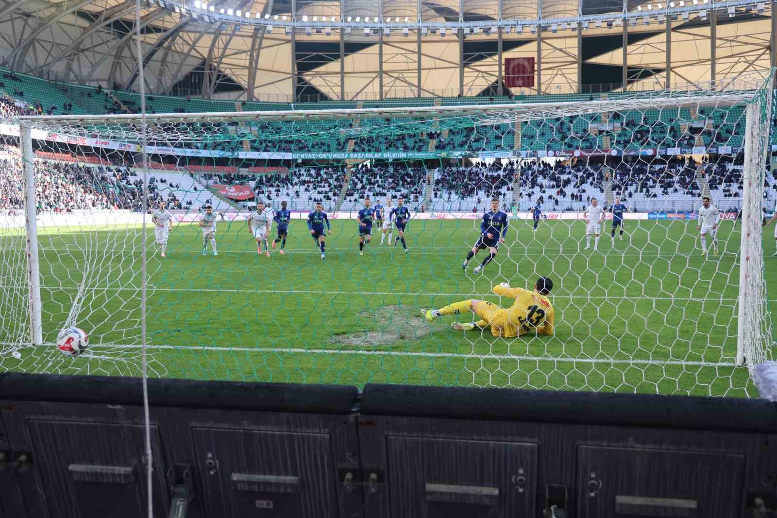 Trendyol Süper Lig: Konyaspor: 1 - Kasımpaşa: 1 (İlk yarı)
