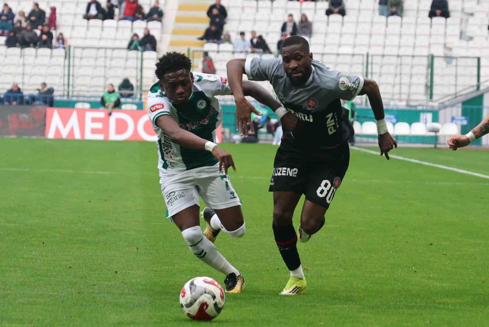 Trendyol Süper Lig: Konyaspor: 2 - Fatih Karagümrük: 0 (İlk yarı)
