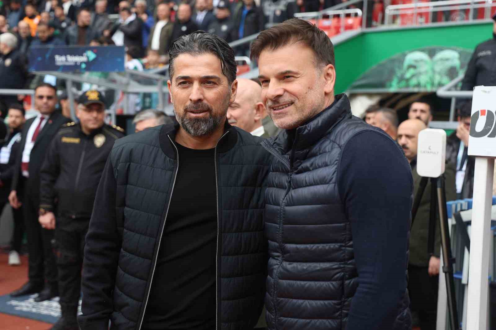 Trendyol Süper Lig: Konyaspor: 2 - Fatih Karagümrük: 0 (İlk yarı)
