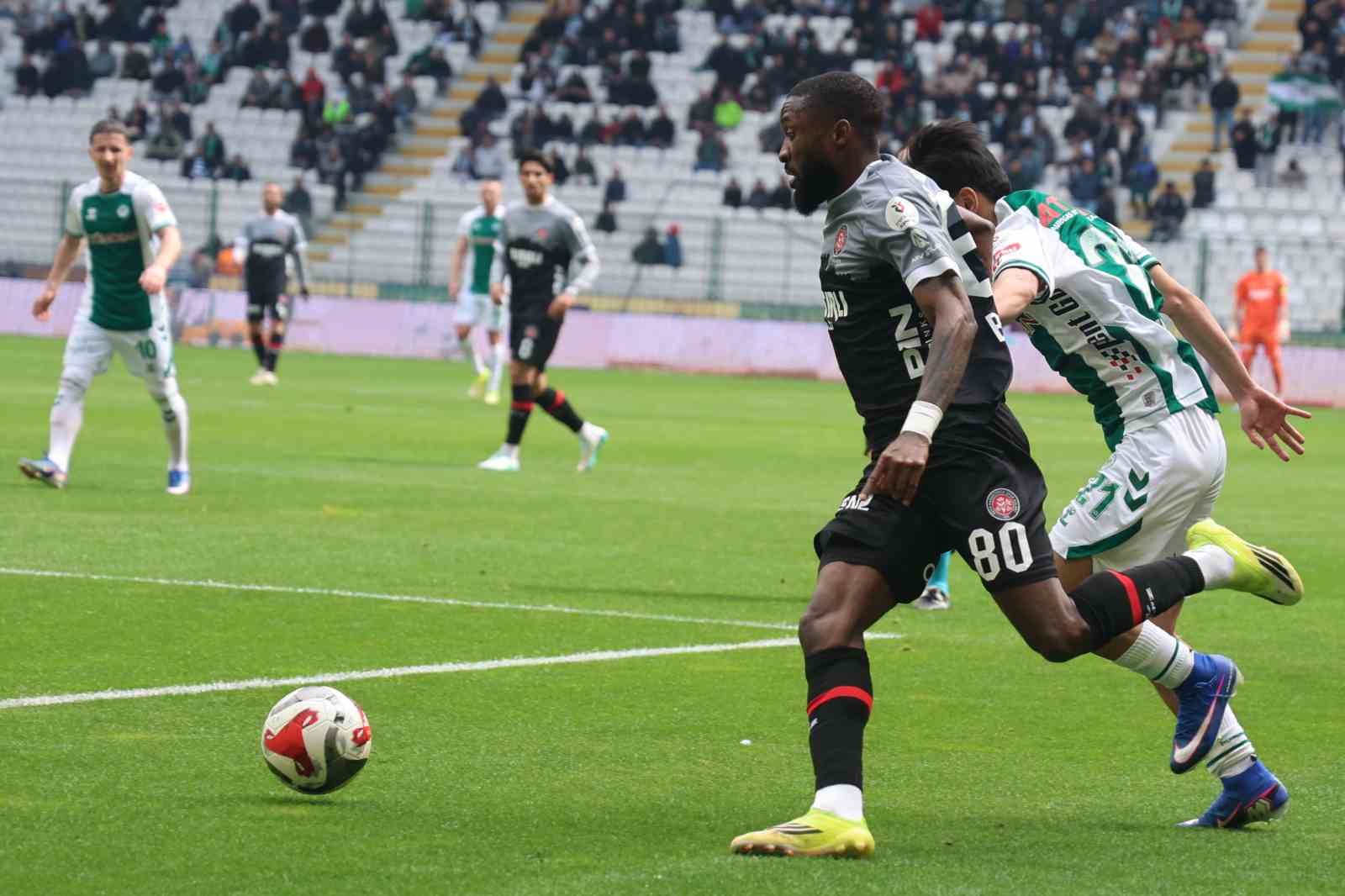 Trendyol Süper Lig: Konyaspor: 2 - Fatih Karagümrük: 0 (İlk yarı)
