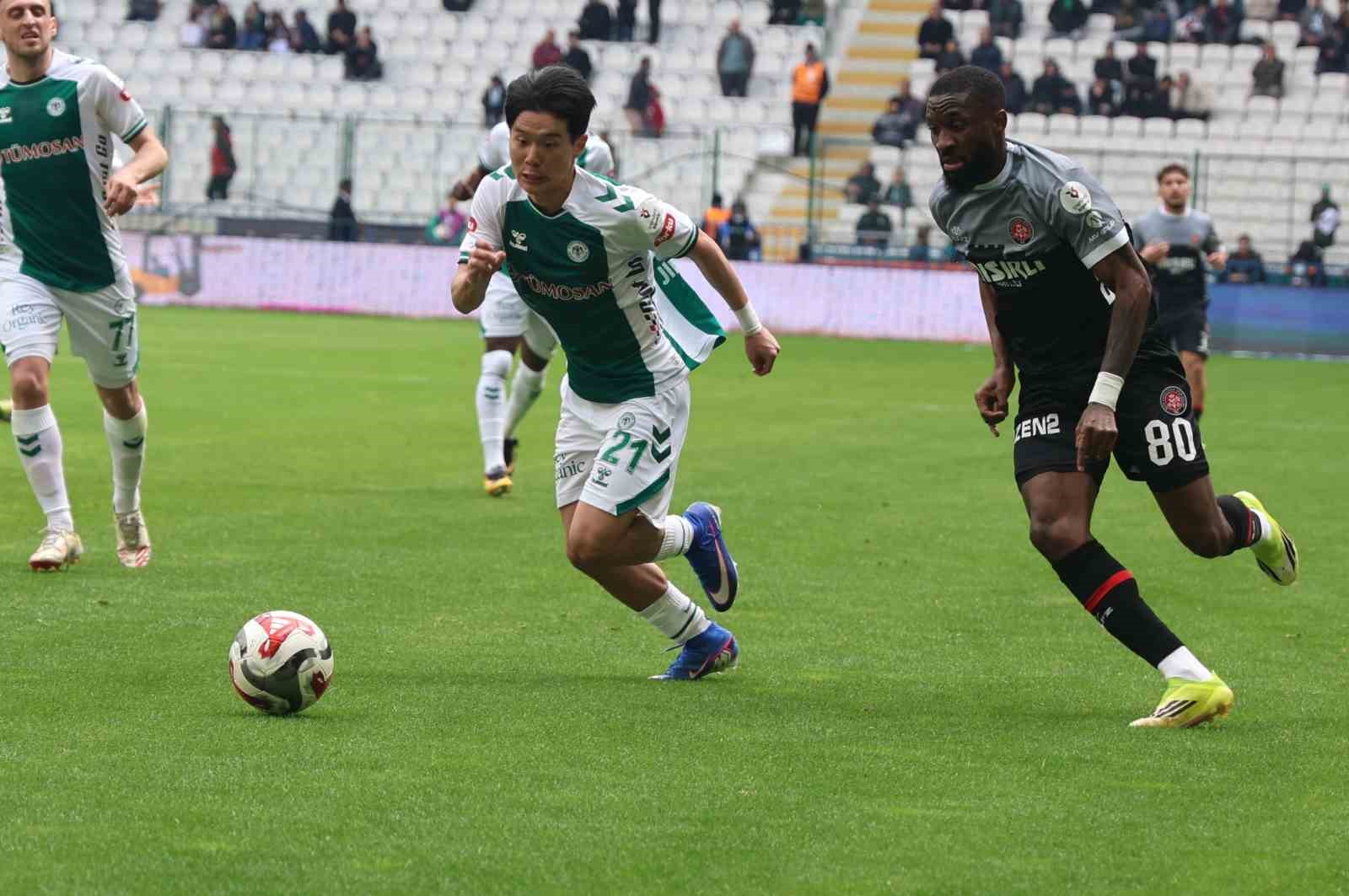 Trendyol Süper Lig: Konyaspor: 2 - Fatih Karagümrük: 0 (İlk yarı)
