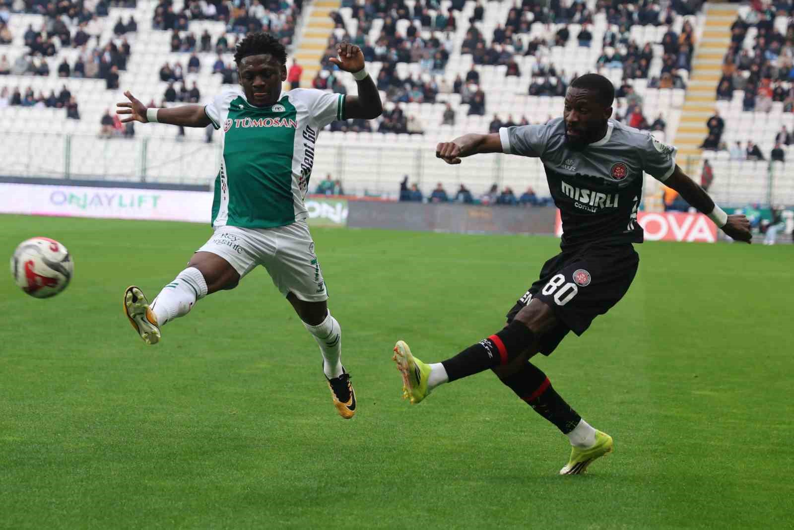 Trendyol Süper Lig: Konyaspor: 2 - Fatih Karagümrük: 0 (İlk yarı)

