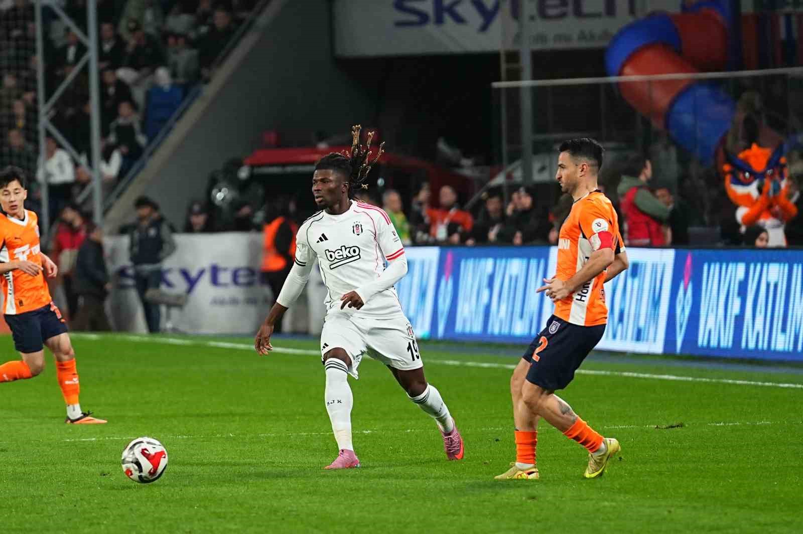 Trendyol Süper Lig: RAMS Başakşehir: 0 - Beşiktaş: 0 (Maç devam ediyor)
