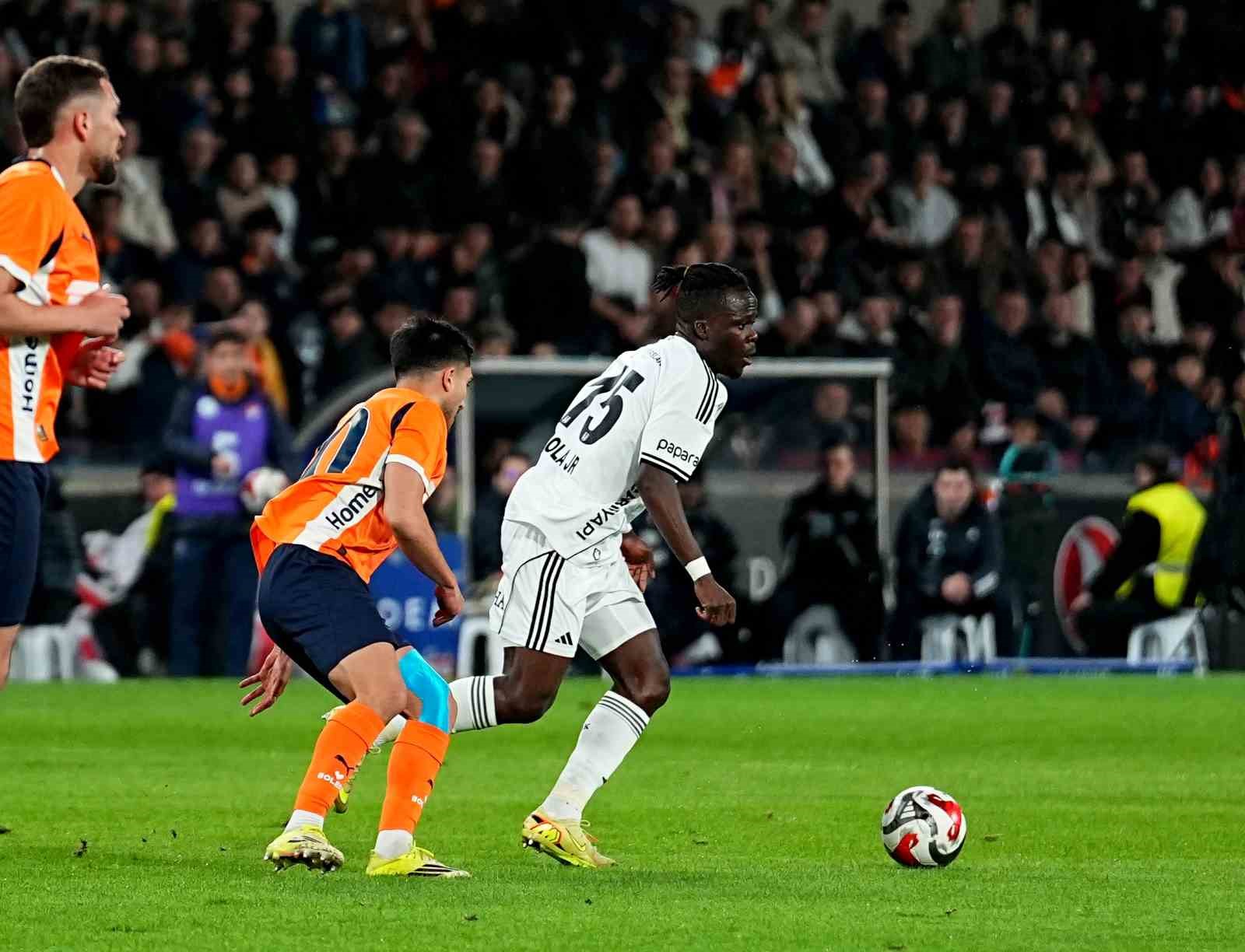 Trendyol Süper Lig: RAMS Başakşehir: 0 - Beşiktaş: 0 (Maç devam ediyor)

