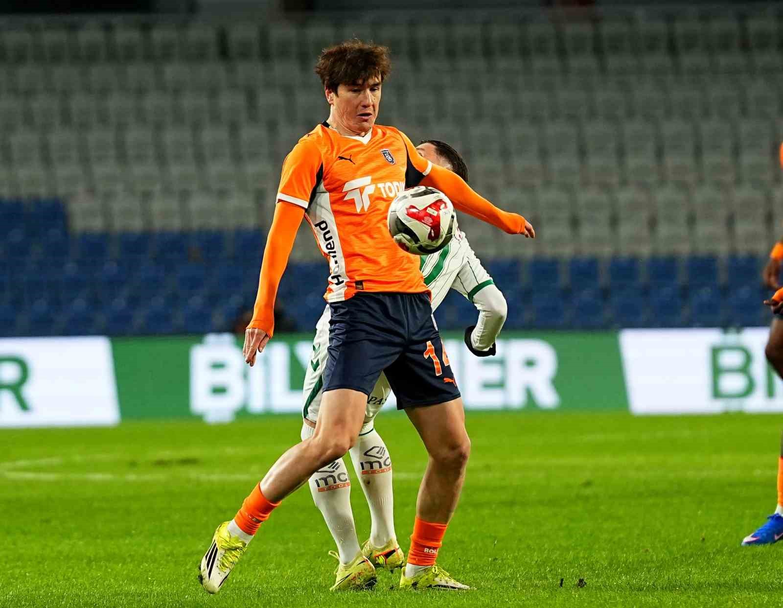 Trendyol Süper Lig: RAMS Başakşehir: 0 - Konyaspor: 0 (İlk yarı)
