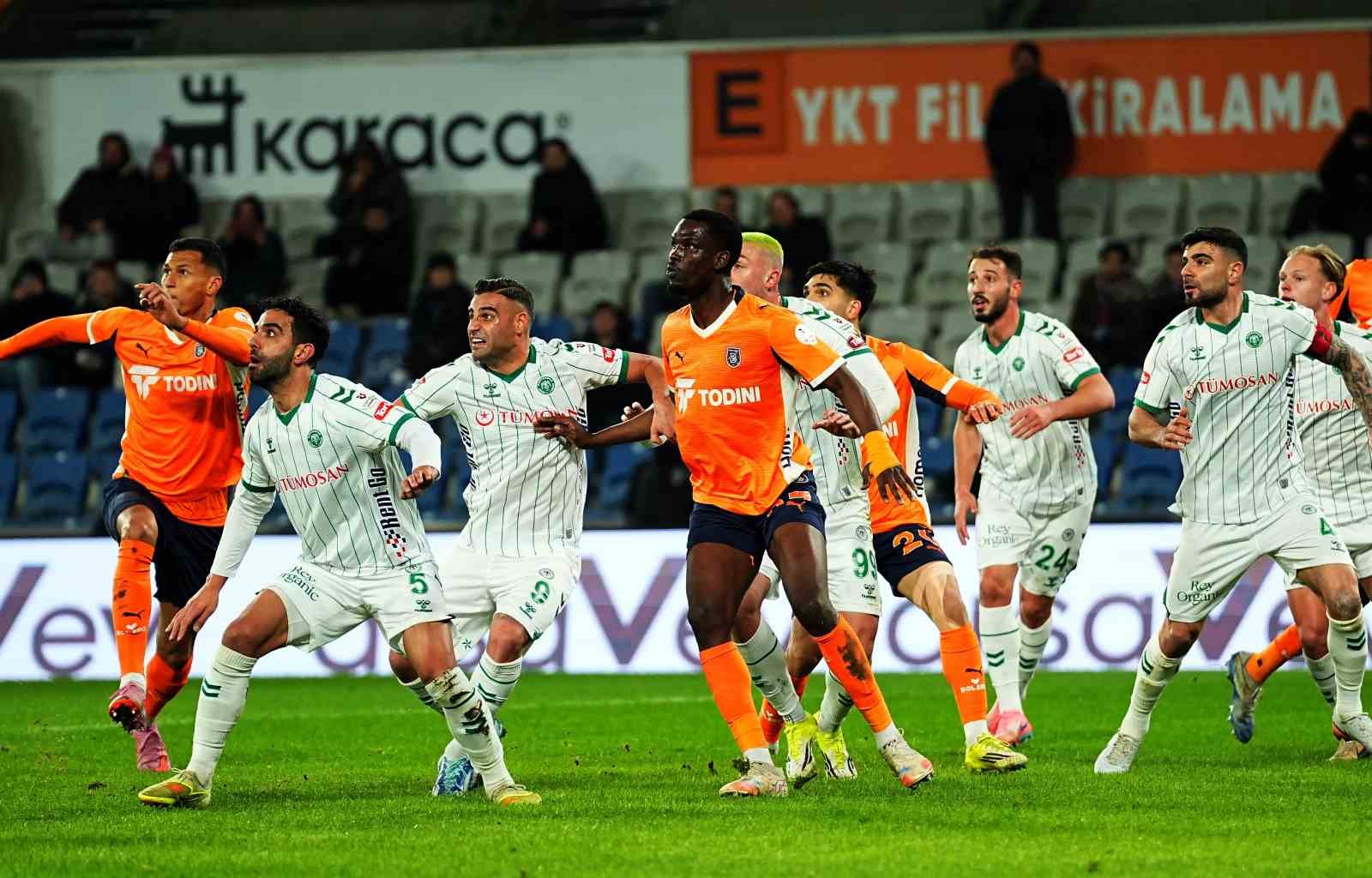 Trendyol Süper Lig: RAMS Başakşehir: 0 - Konyaspor: 0 (İlk yarı)
