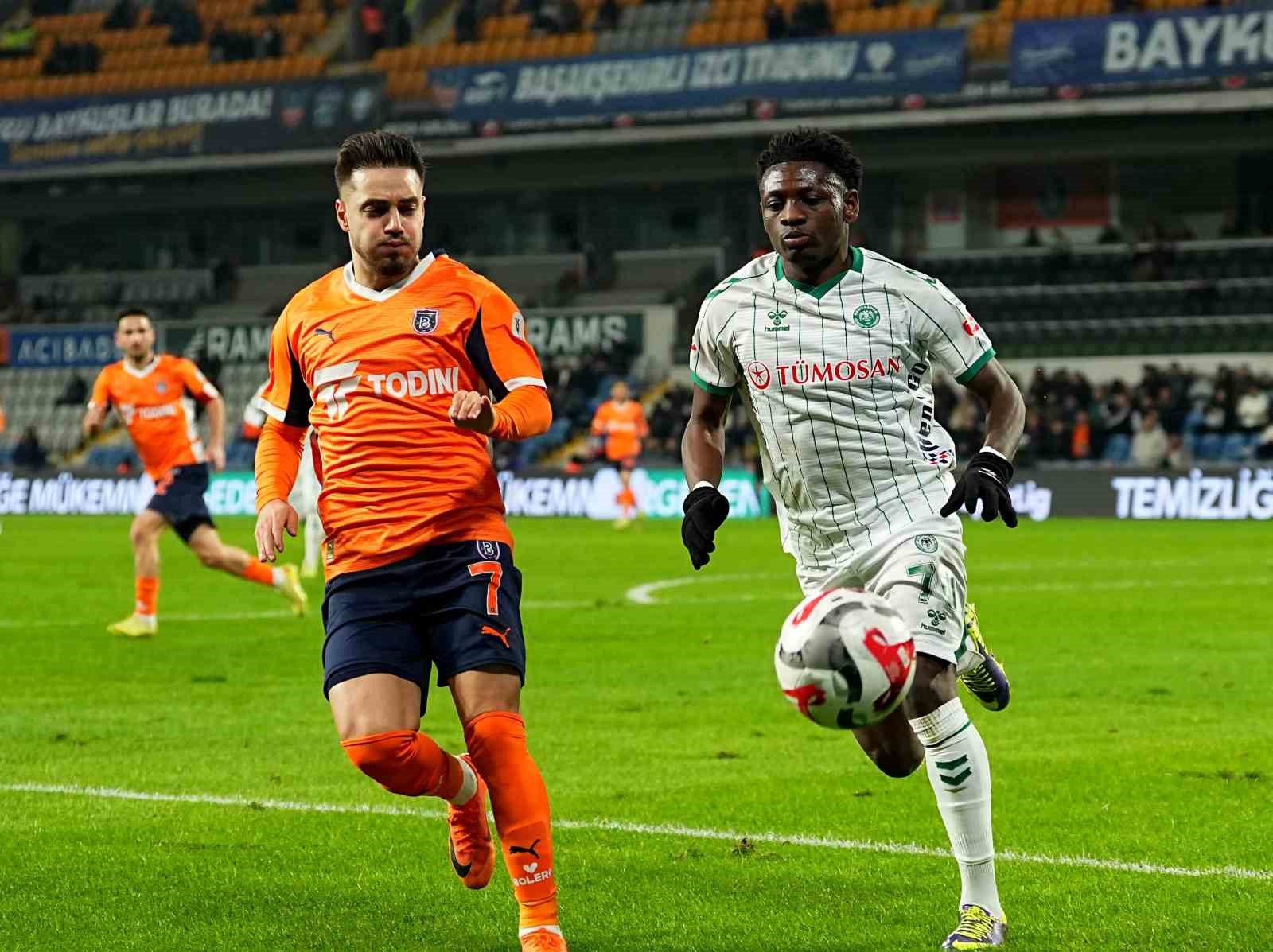 Trendyol Süper Lig: RAMS Başakşehir: 0 - Konyaspor: 0 (İlk yarı)
